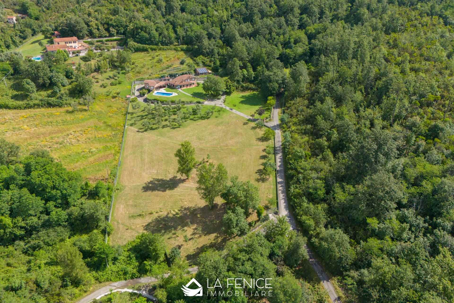 Villa a Beverino con 9 locali di 376 m2 - Foto