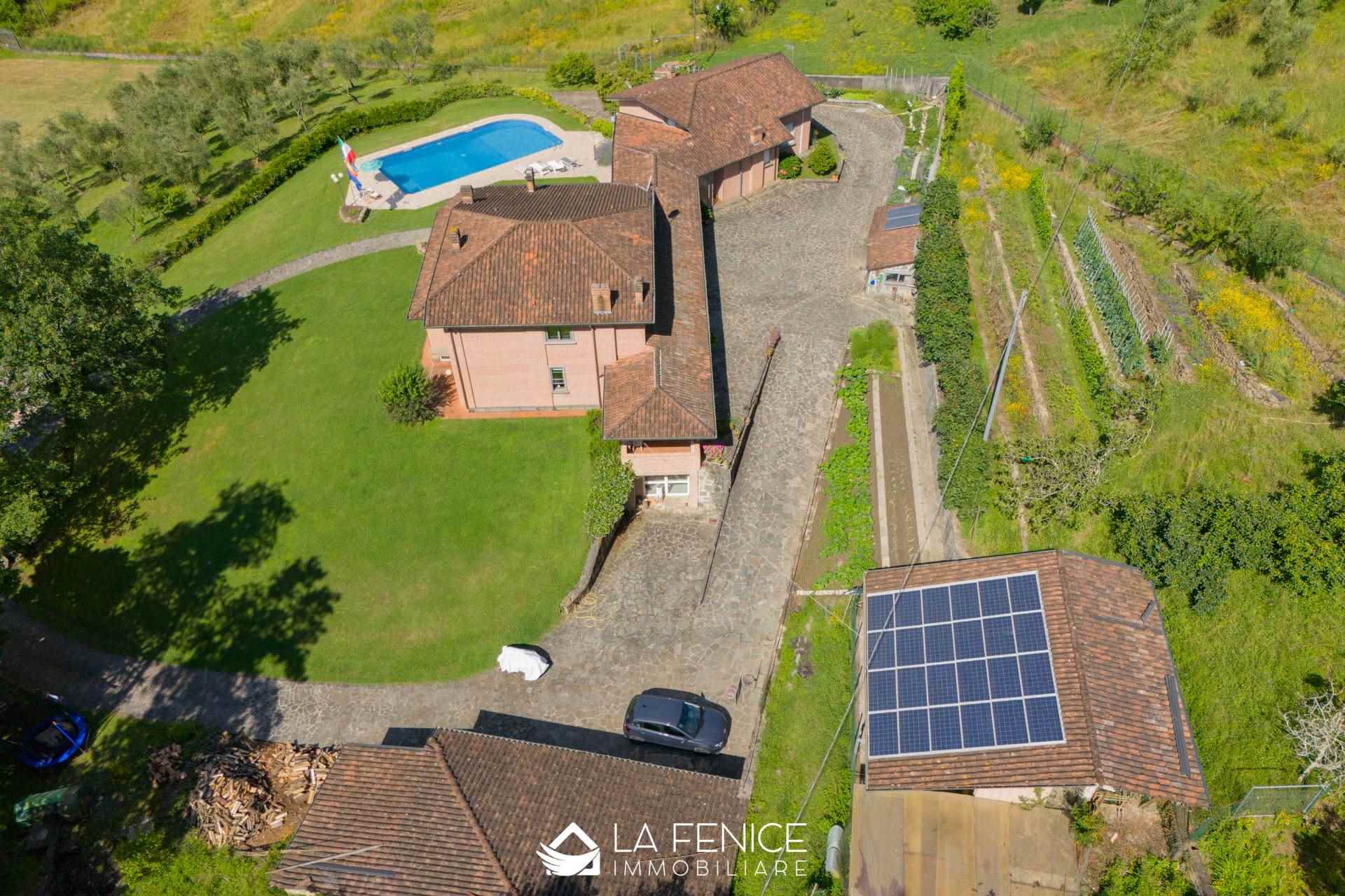 Villa a Beverino con 9 locali di 376 m2 - Foto