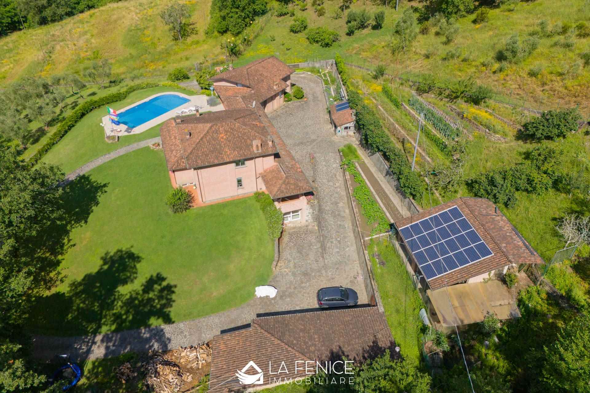 Villa a Beverino con 9 locali di 376 m2 - Foto