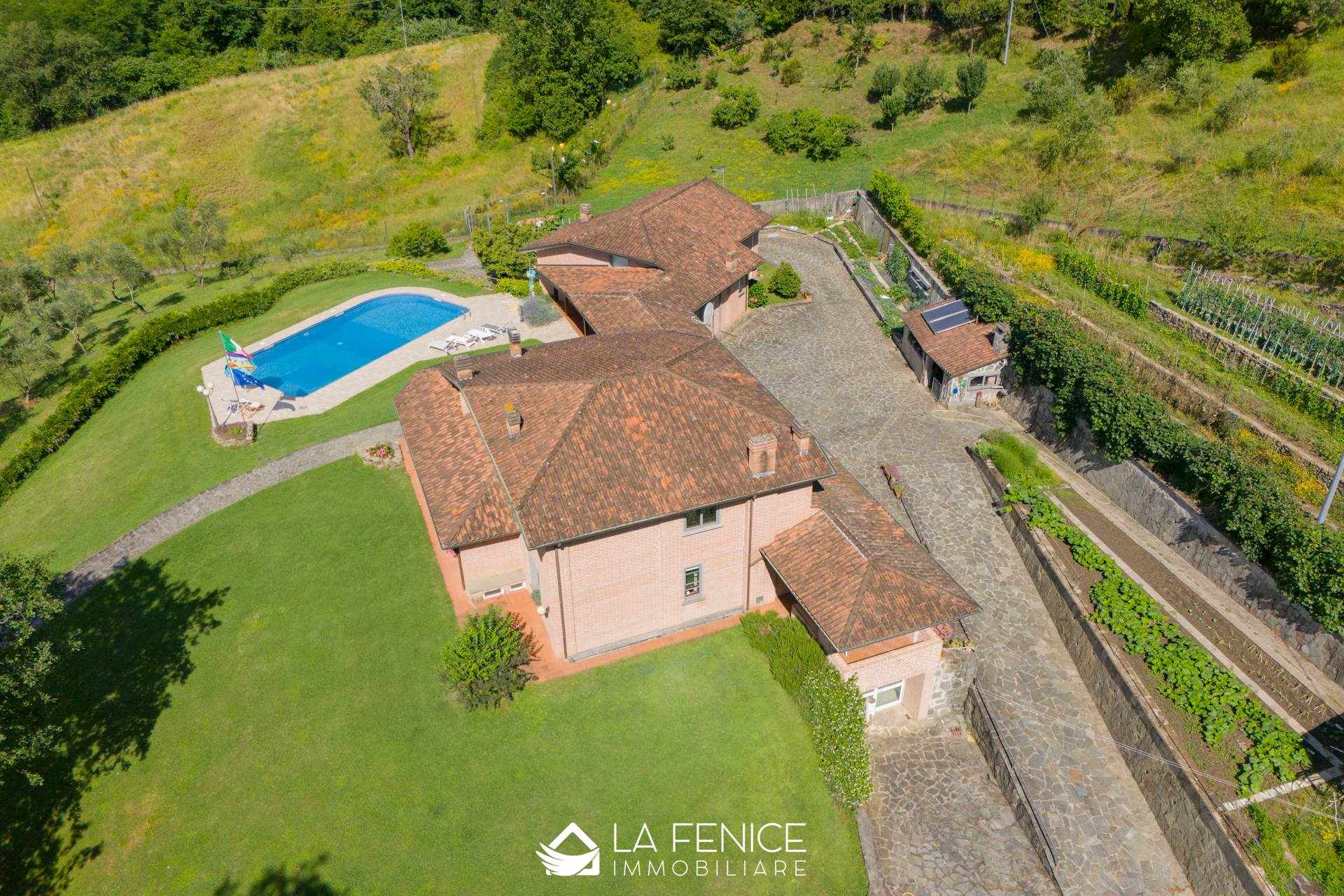 Villa a Beverino con 9 locali di 376 m2 - Foto