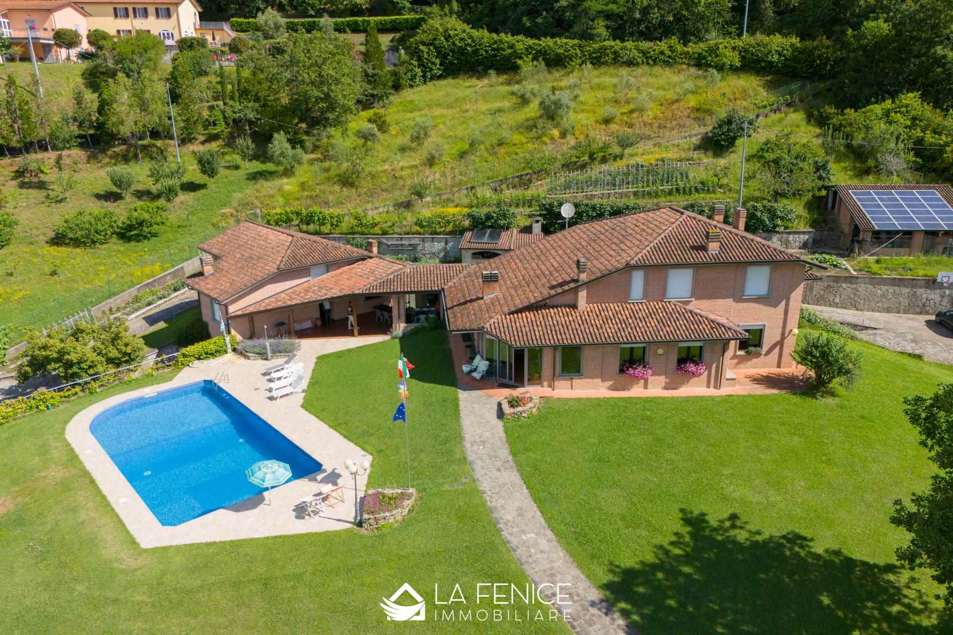 Villa a Beverino con 9 locali di 376 m2 - Foto