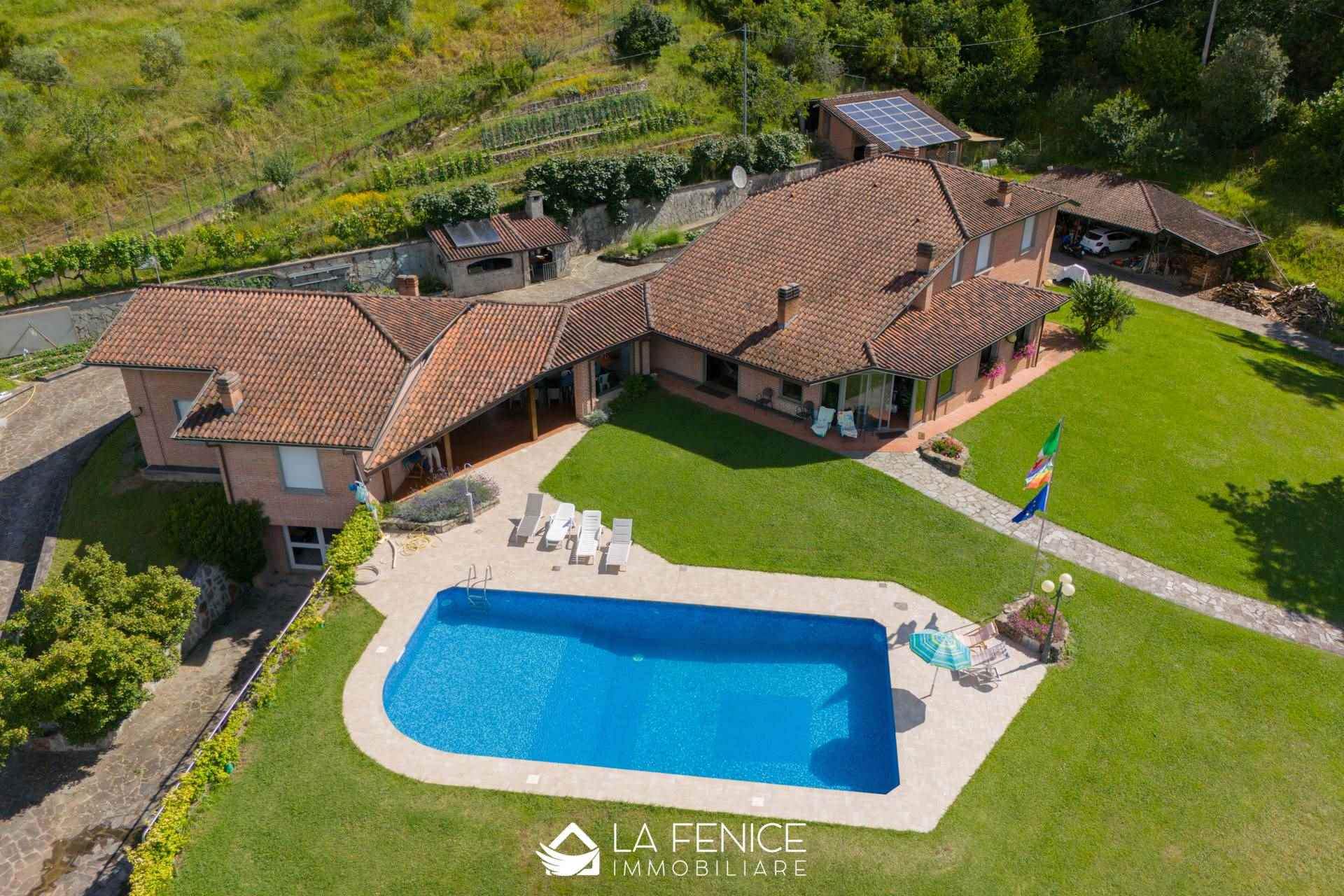 Villa a Beverino con 9 locali di 376 m2 - Foto