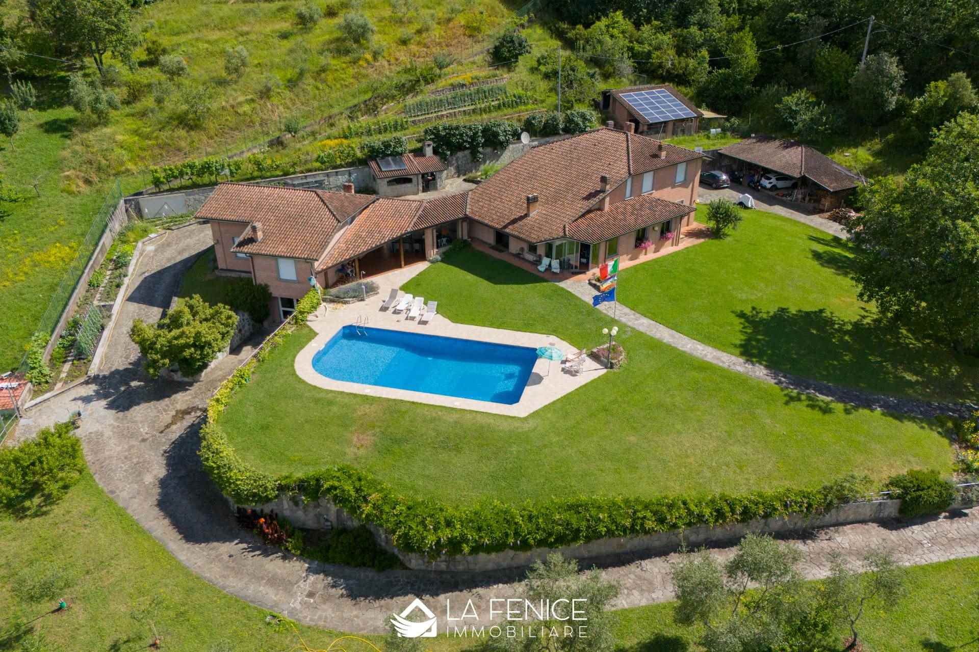 Villa a Beverino con 9 locali di 376 m2 - Foto