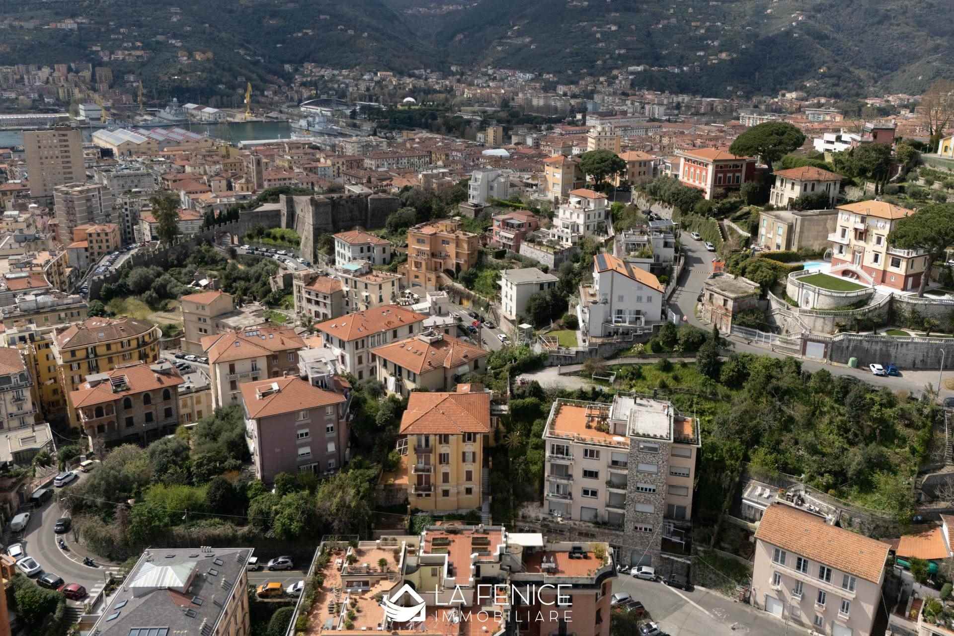 Attico a La spezia con 8 locali di 220 m2 - Foto