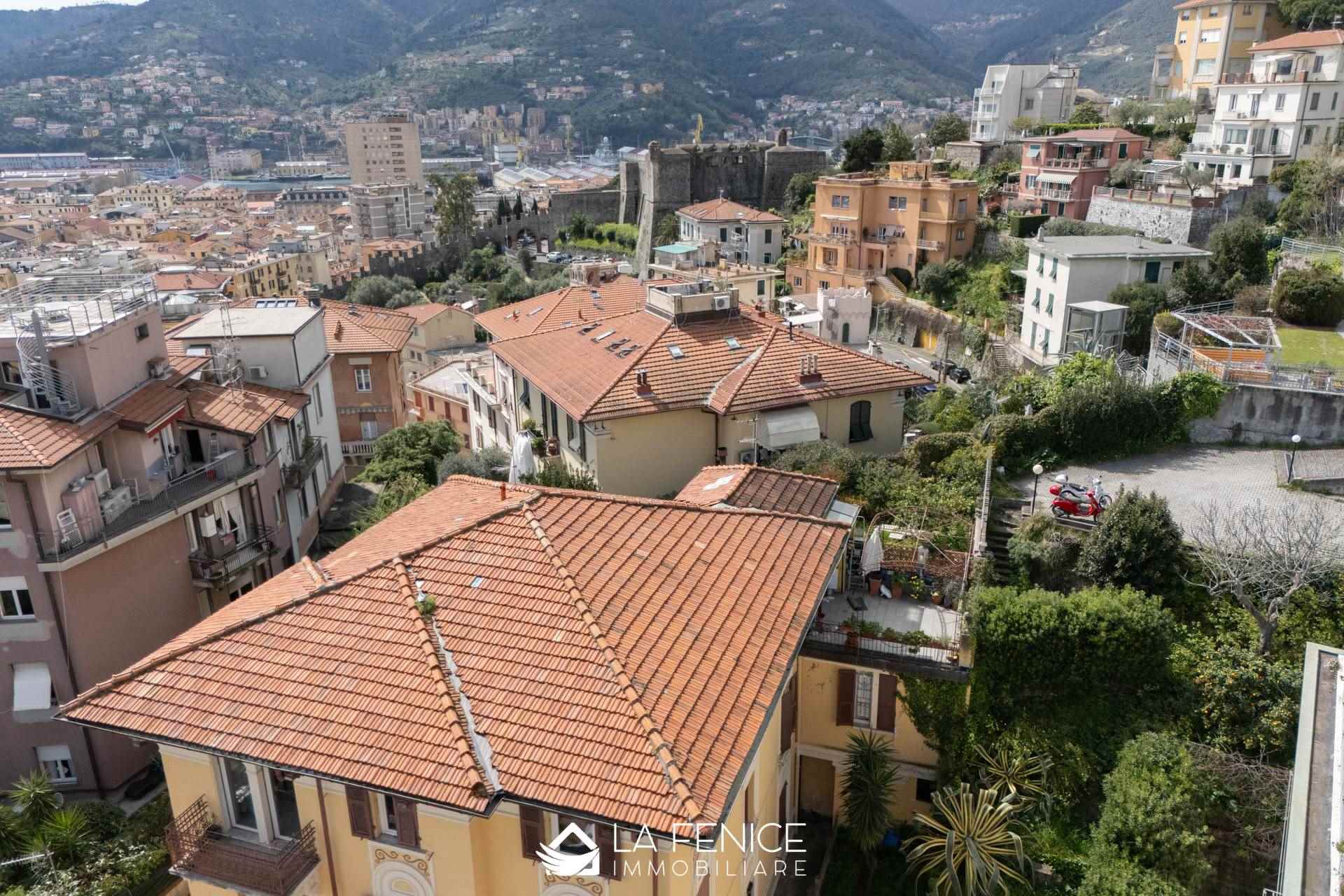 Attico a La spezia con 8 locali di 220 m2 - Foto