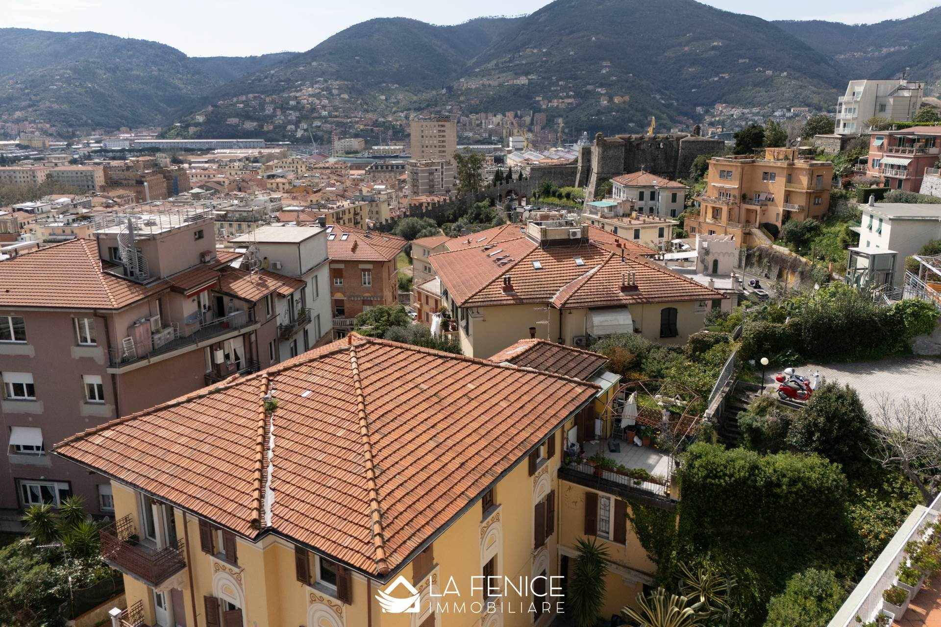 Attico a La spezia con 8 locali di 220 m2 - Foto
