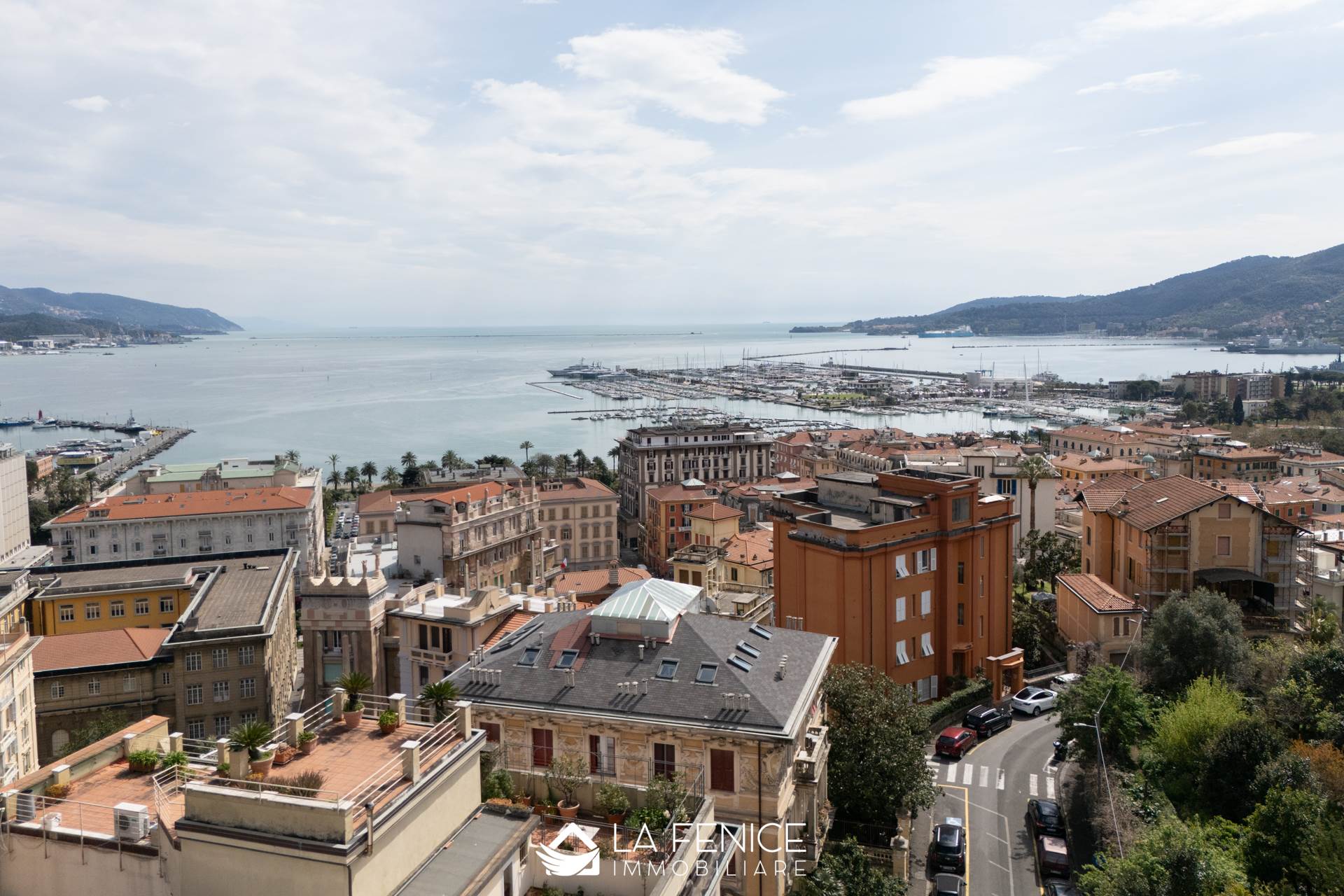 Attico a La spezia con 8 locali di 220 m2 - Foto