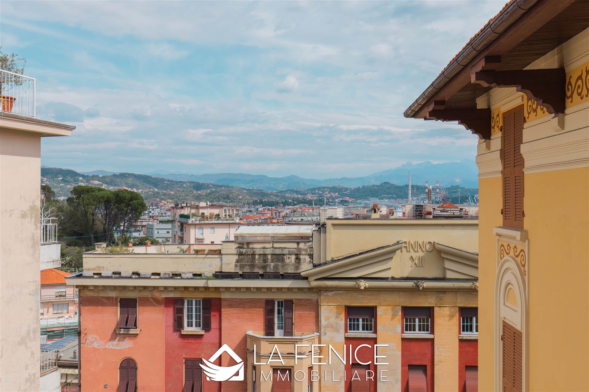 Attico a La spezia con 8 locali di 220 m2 - Foto