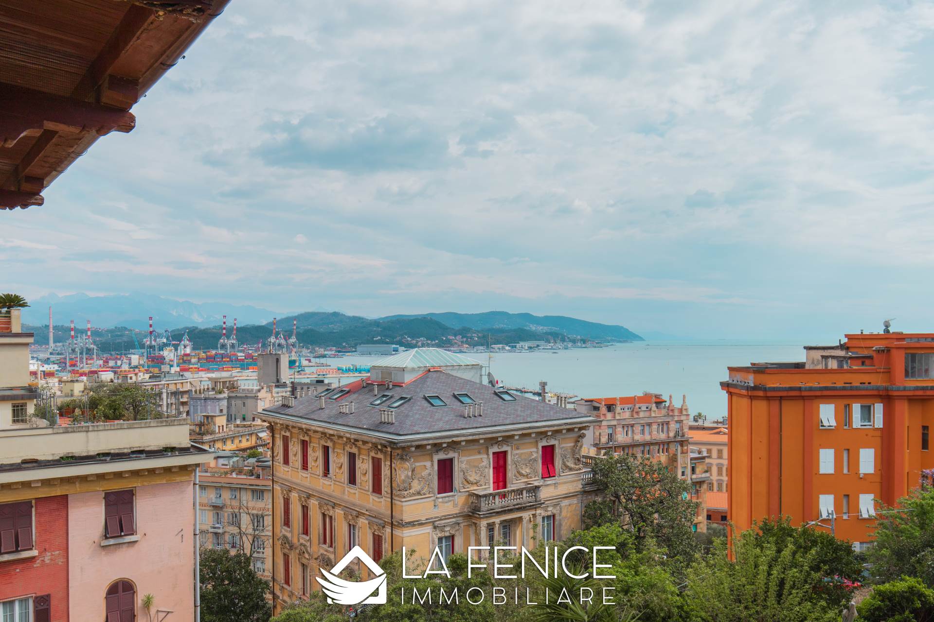 Attico a La spezia con 8 locali di 220 m2 - Foto