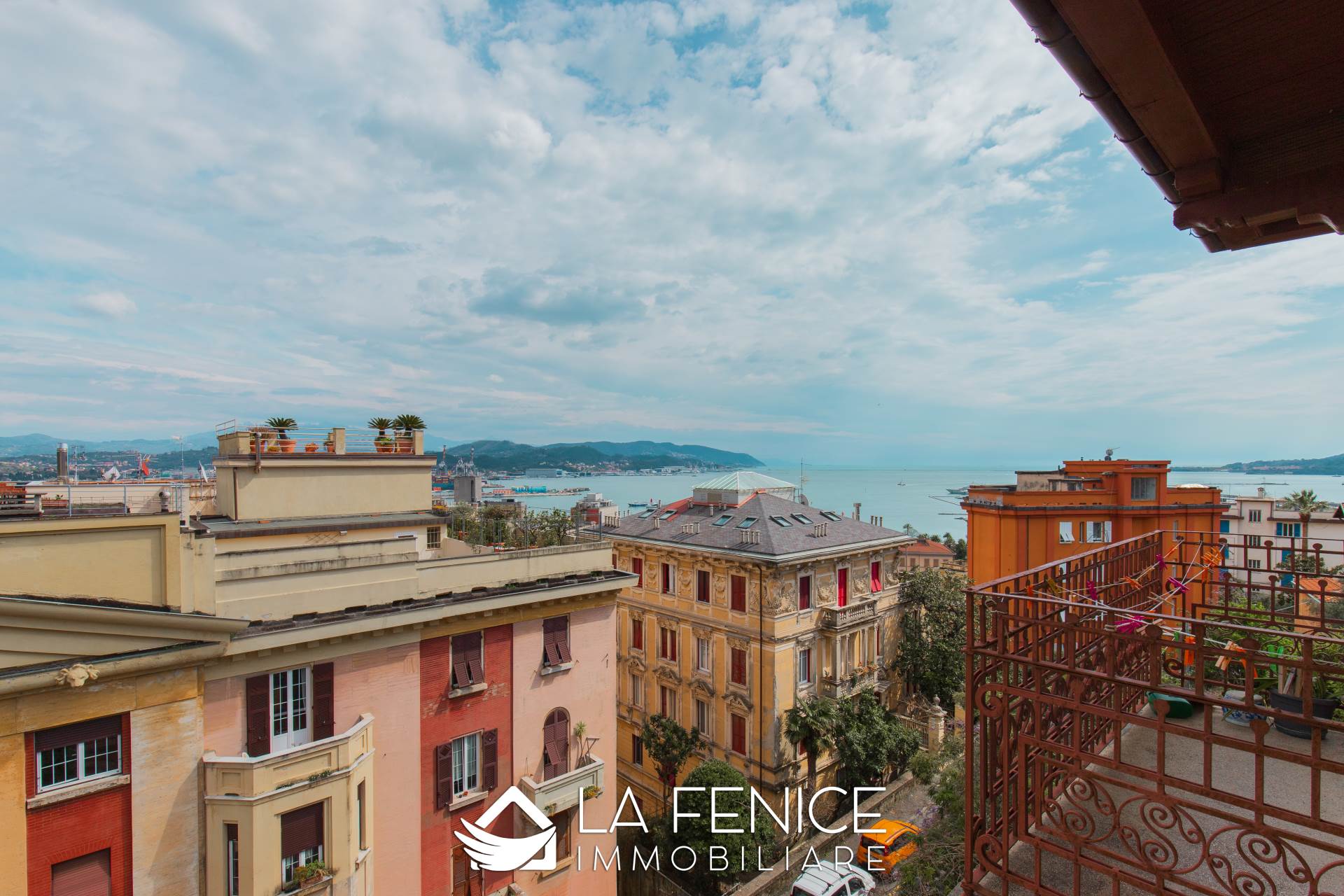 Attico a La spezia con 8 locali di 220 m2 - Foto