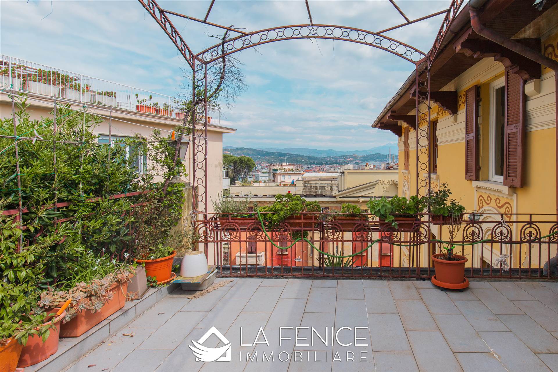 Attico a La spezia con 8 locali di 220 m2 - Foto