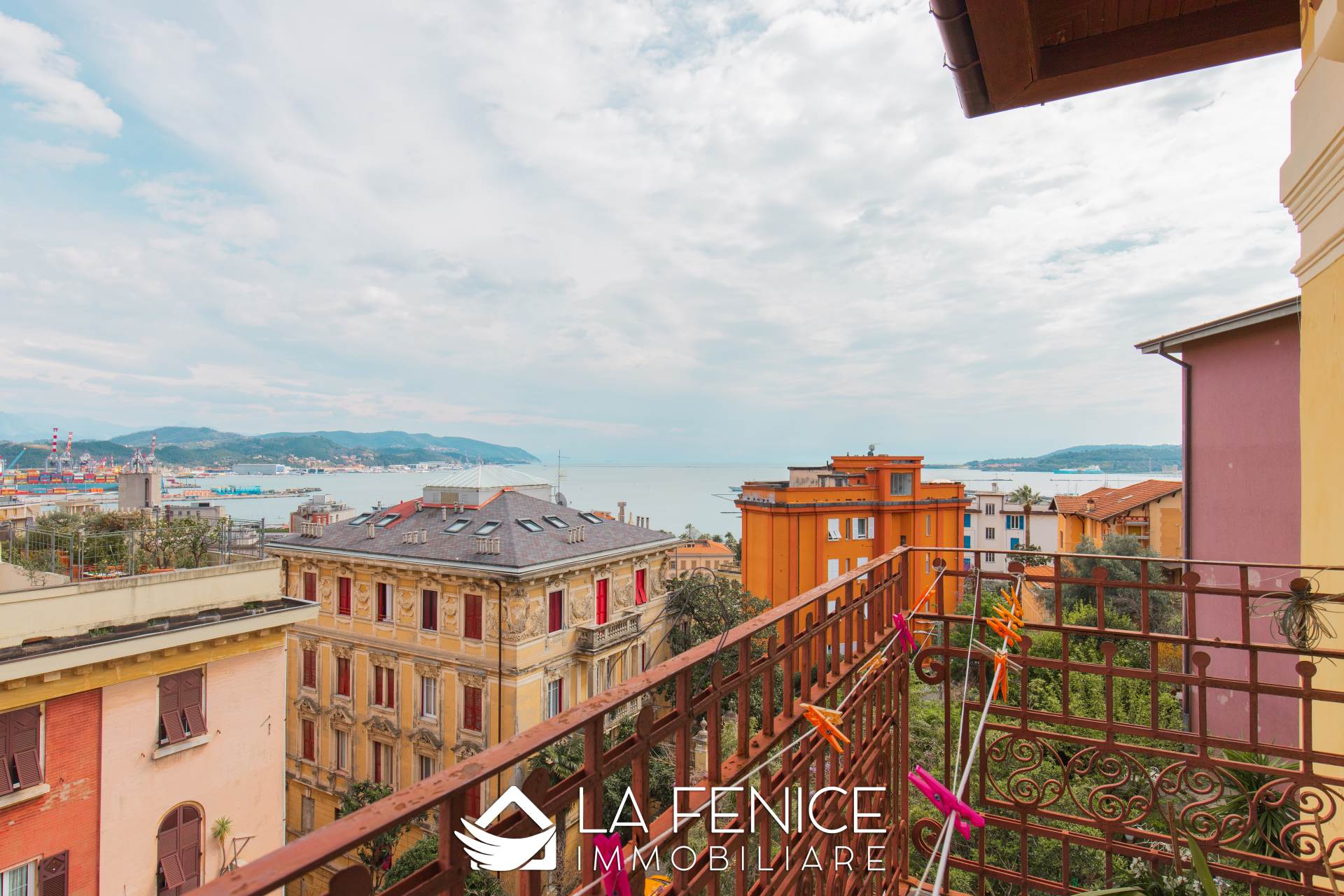 Attico a La spezia con 8 locali di 220 m2 - Foto