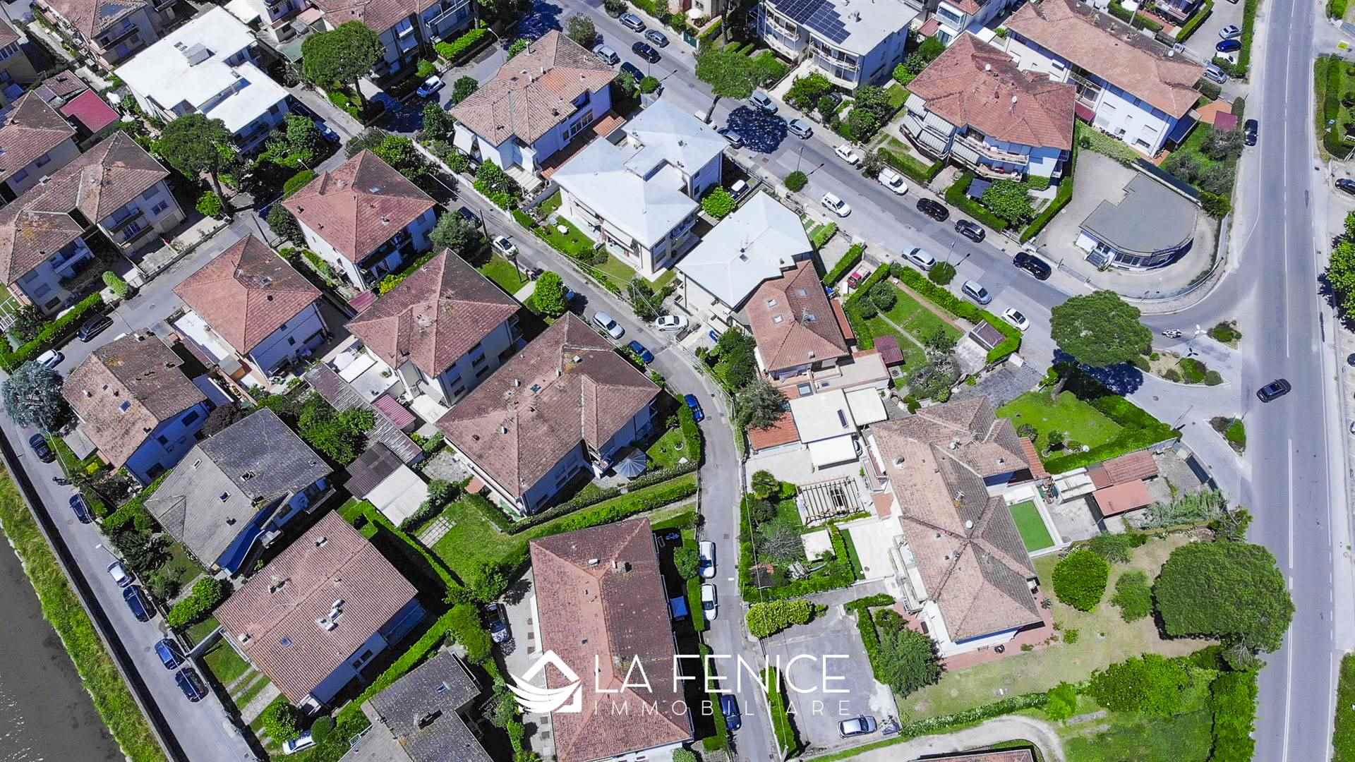 Appartamento a Camaiore con 5 locali di 120 m2 - Foto Appartamento a Camaiore con 5 locali di 120 m2 - Foto