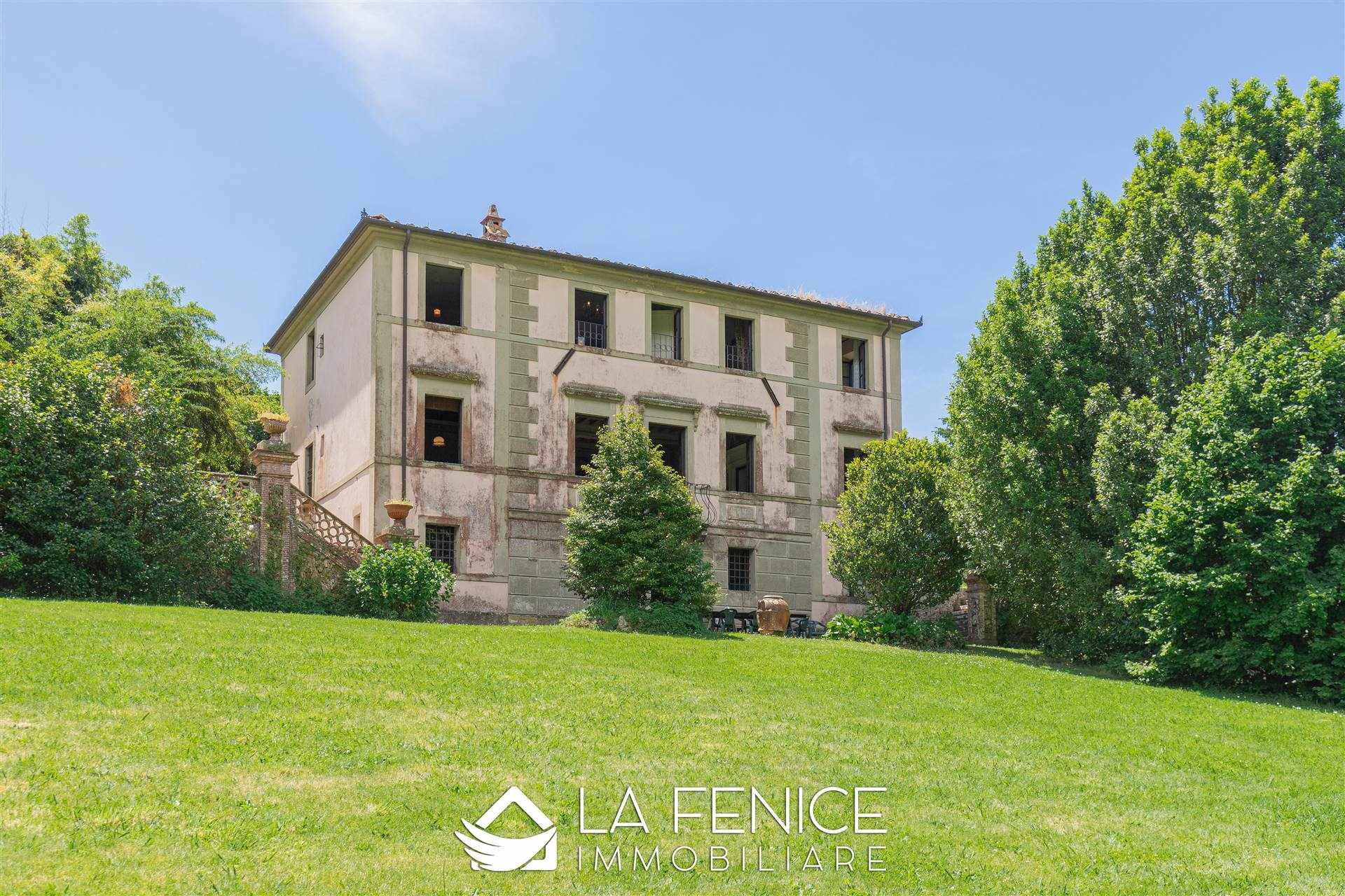 Villa a Camaiore con 20 locali di 790 m2 - Foto
