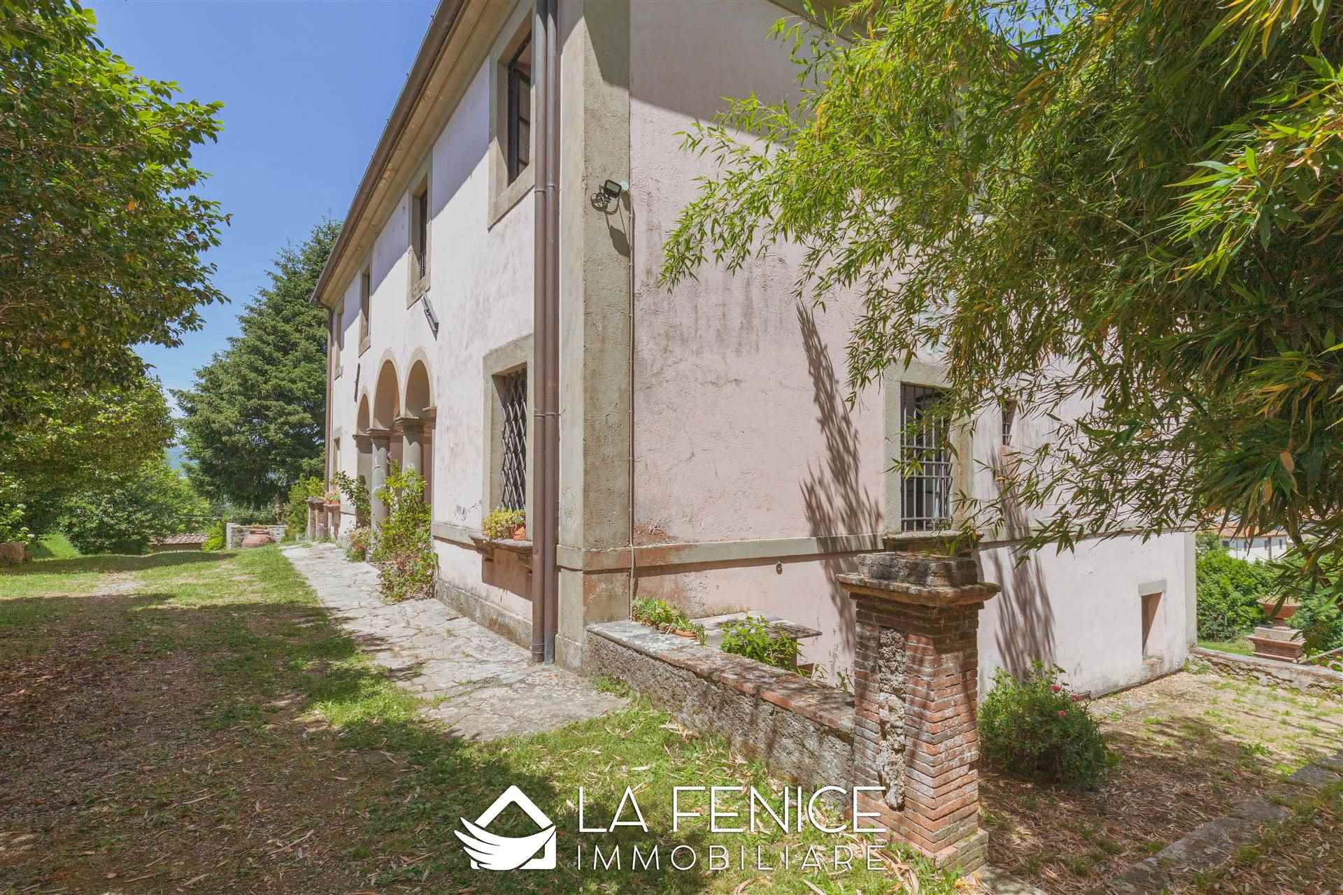 Villa a Camaiore con 20 locali di 790 m2 - Foto