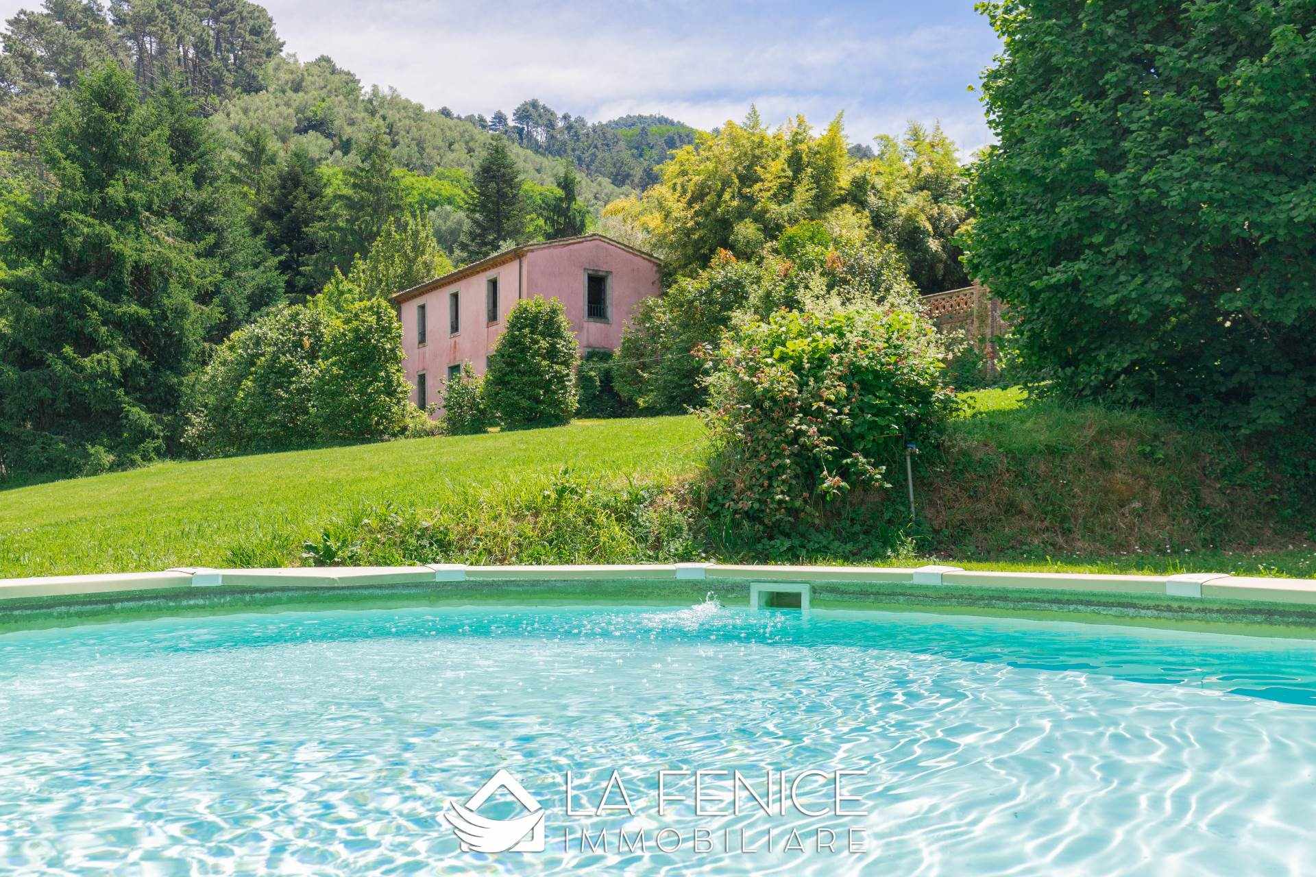 Villa a Camaiore con 20 locali di 790 m2 - Foto