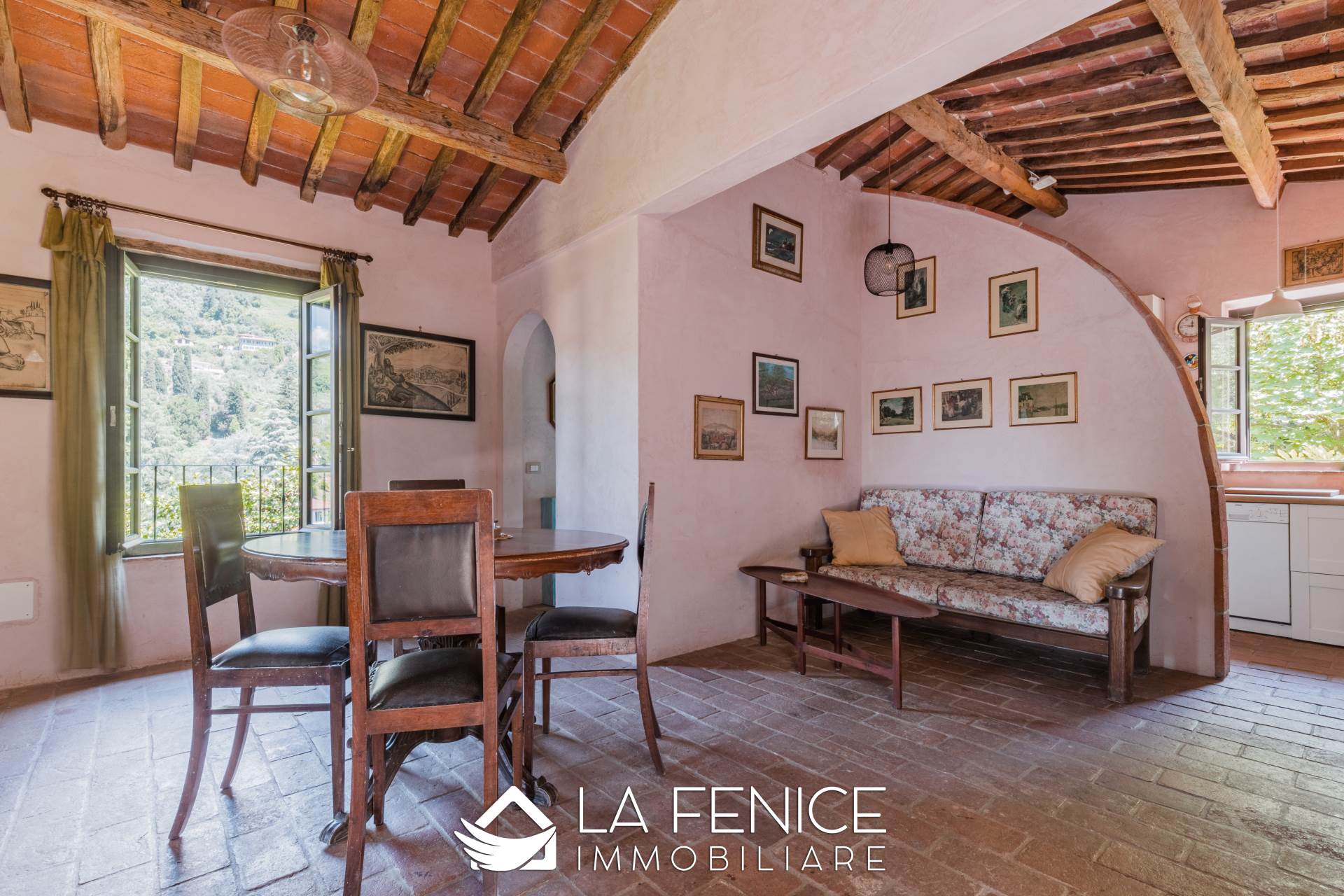 Villa a Camaiore con 20 locali di 790 m2 - Foto