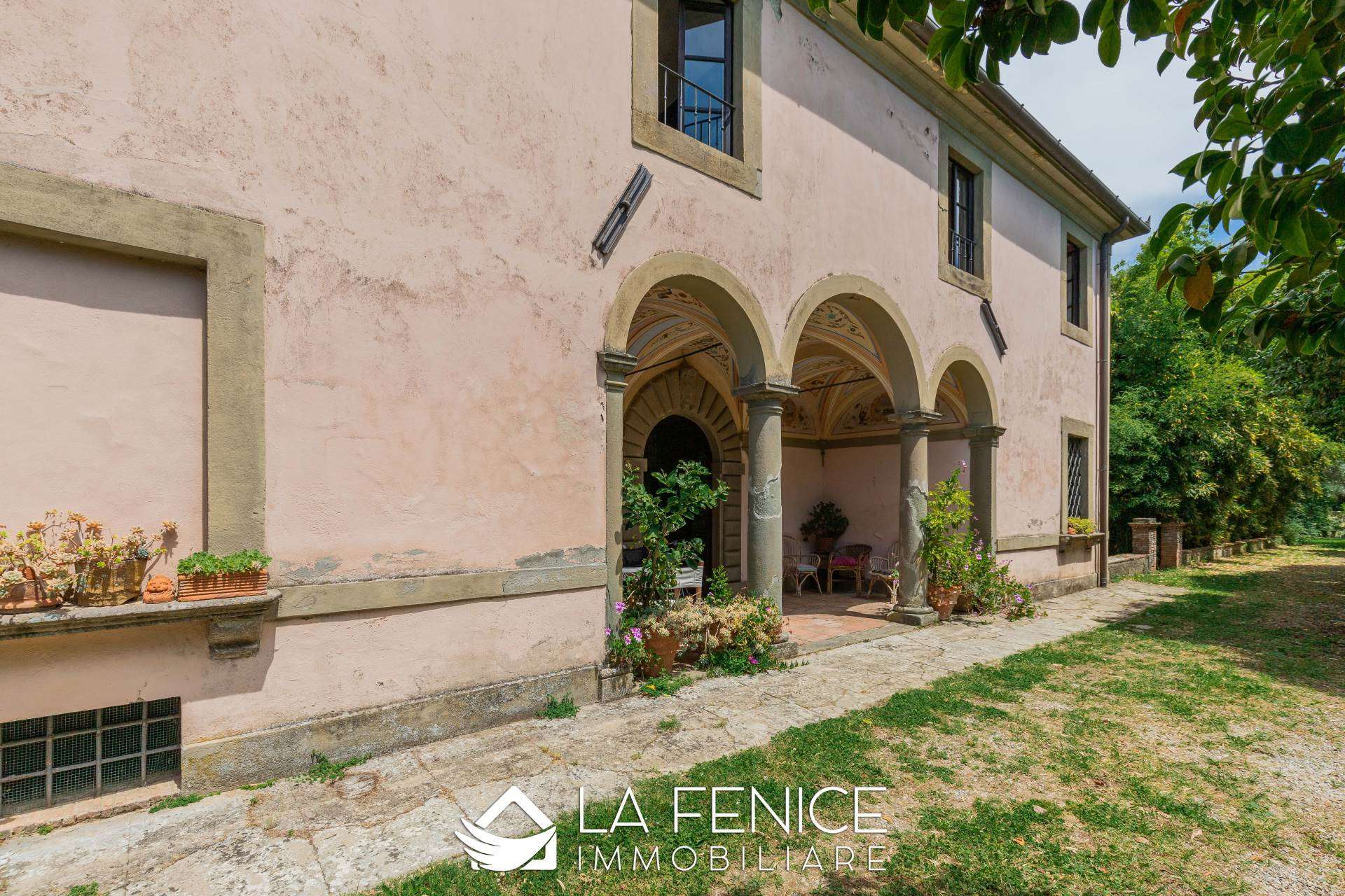 Villa a Camaiore con 20 locali di 790 m2 - Foto