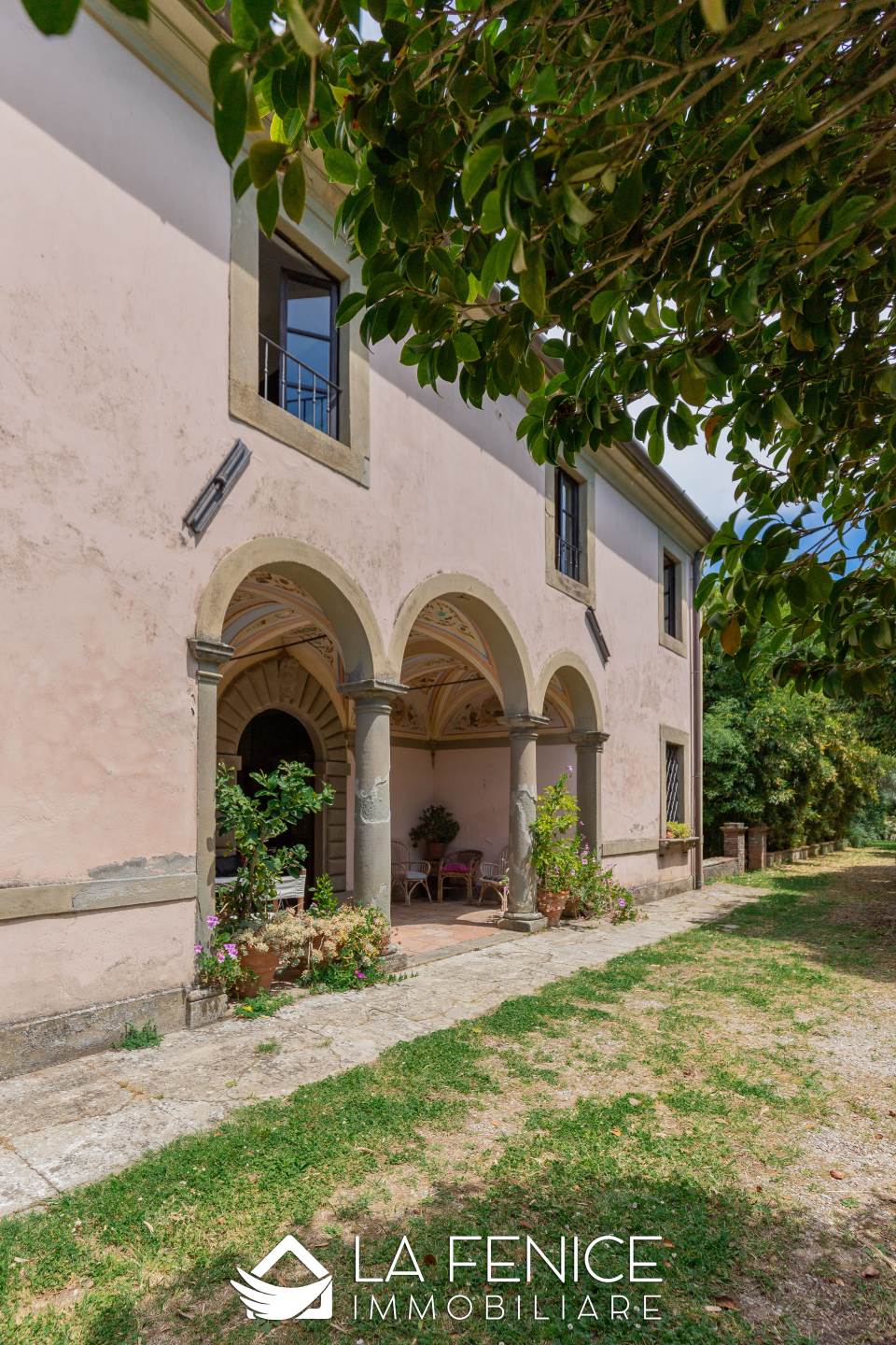 Villa a Camaiore con 20 locali di 790 m2 - Foto