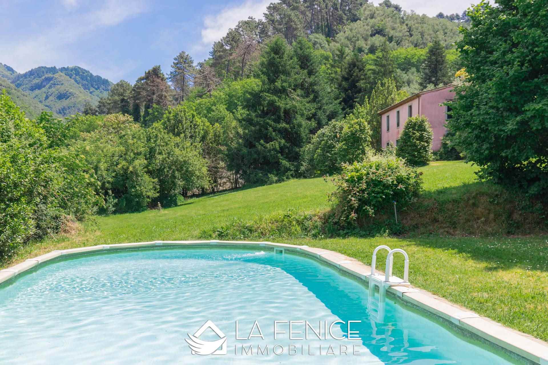 Villa a Camaiore con 20 locali di 790 m2 - Foto