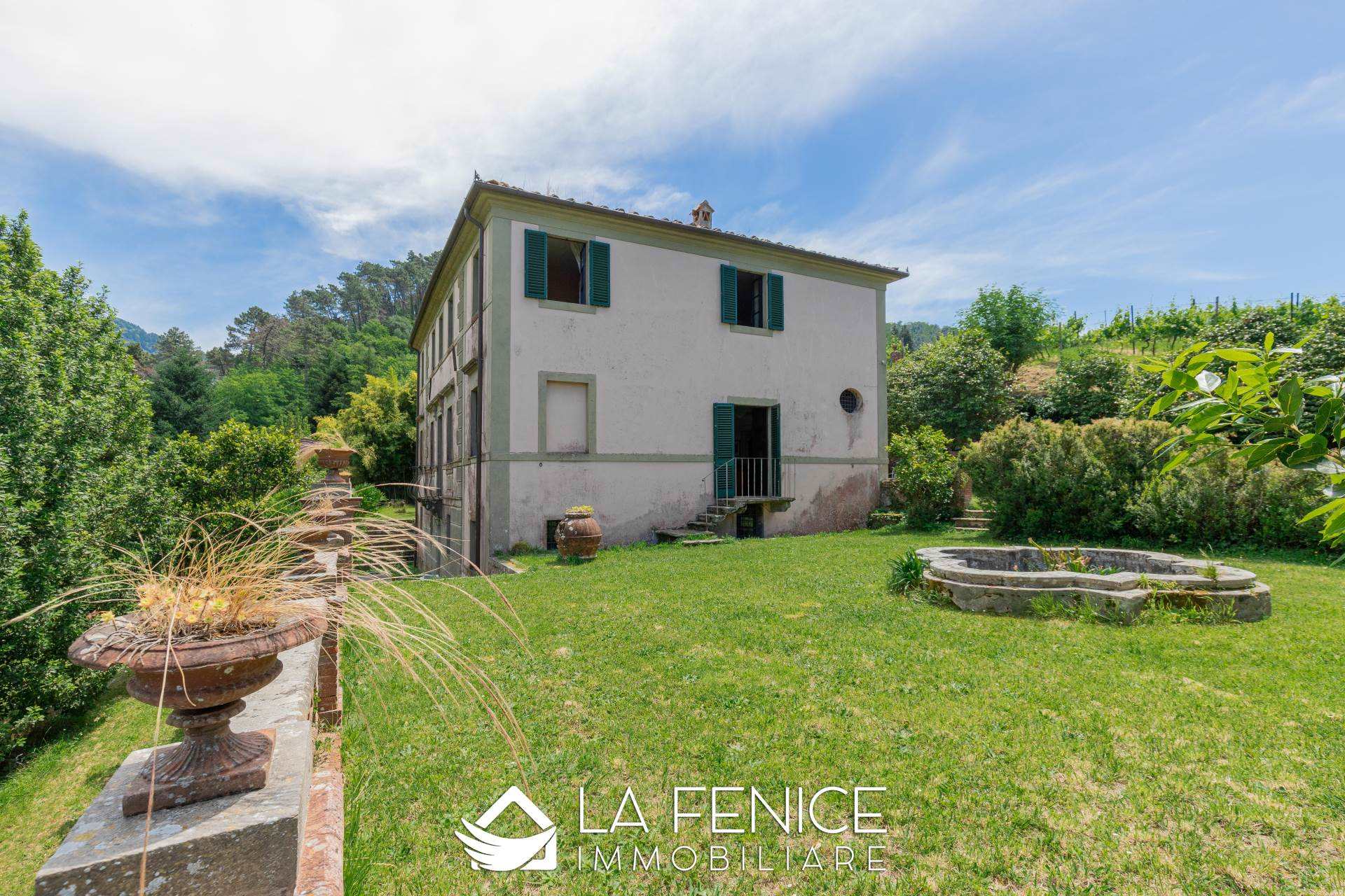 Villa a Camaiore con 20 locali di 790 m2 - Foto