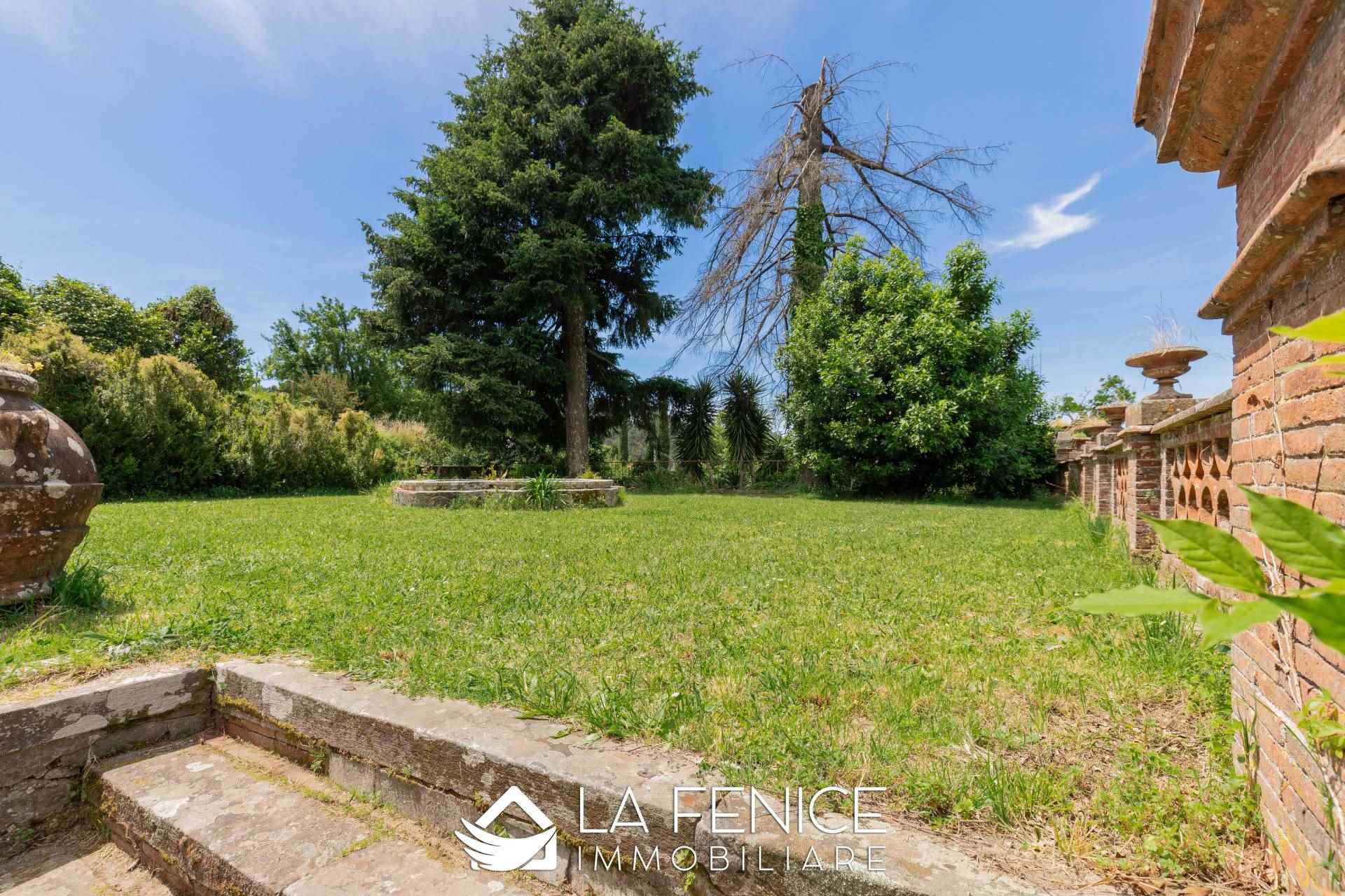 Villa a Camaiore con 20 locali di 790 m2 - Foto