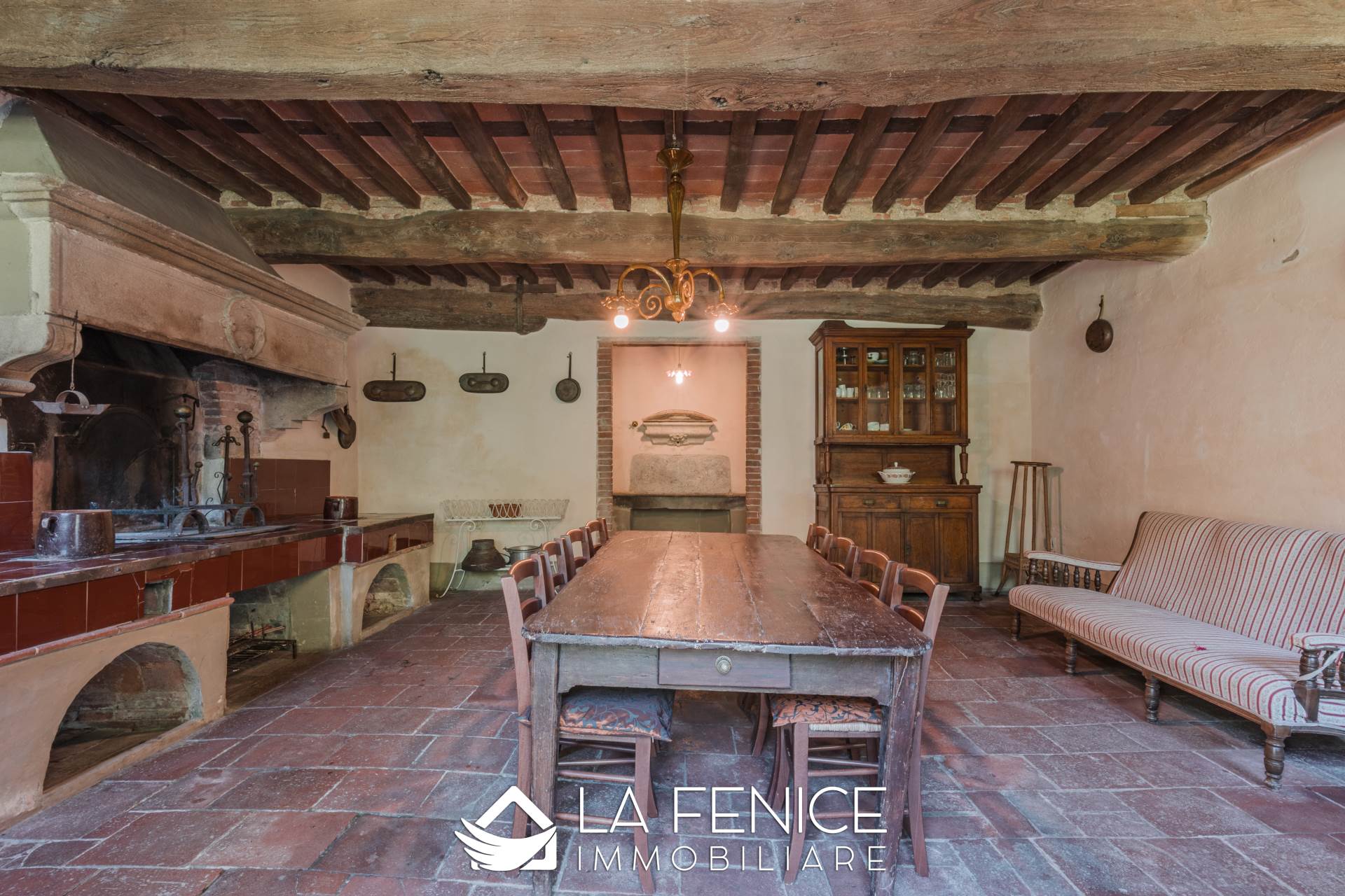 Villa a Camaiore con 20 locali di 790 m2 - Foto