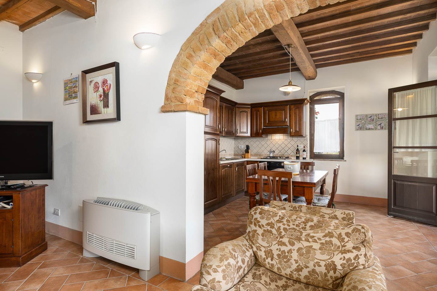 Rustico casale a Montalcino con 4 locali di 125 m2 - Foto