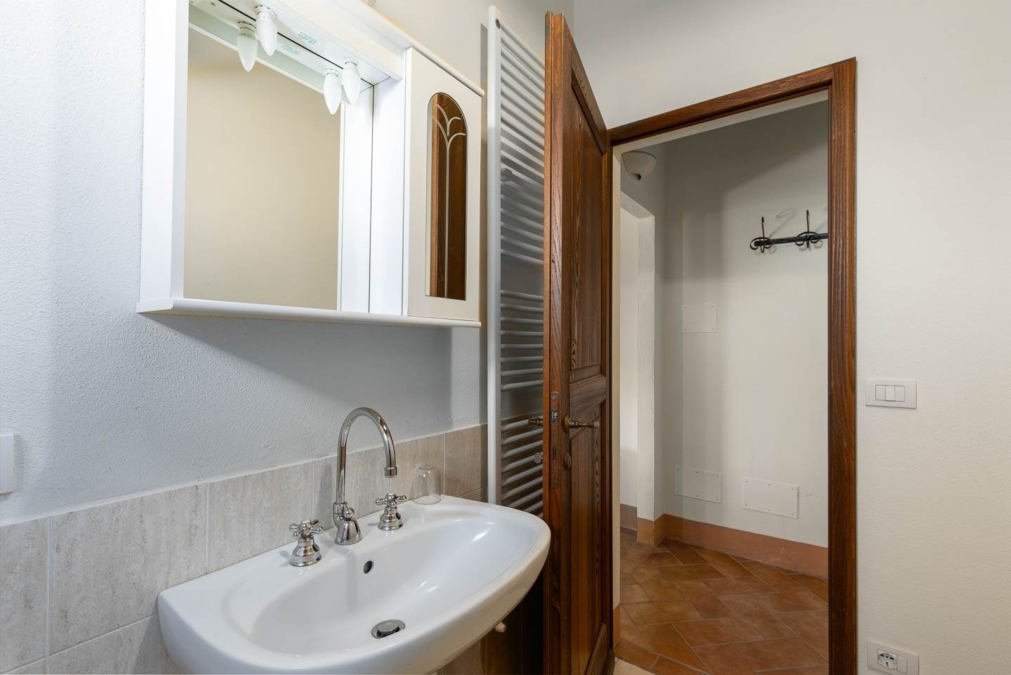 Rustico casale a Montalcino con 4 locali di 125 m2 - Foto