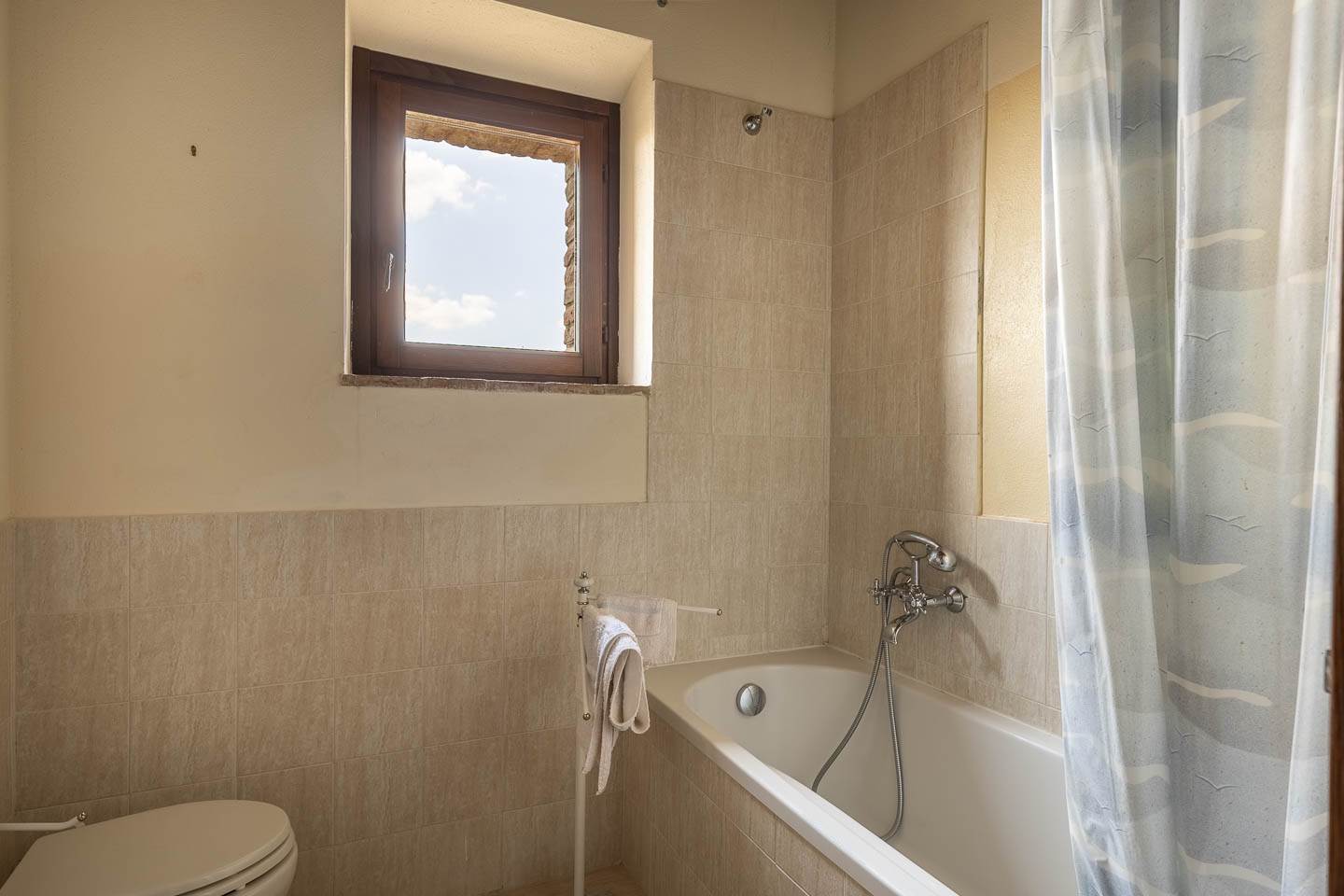 Rustico casale a Montalcino con 4 locali di 125 m2 - Foto