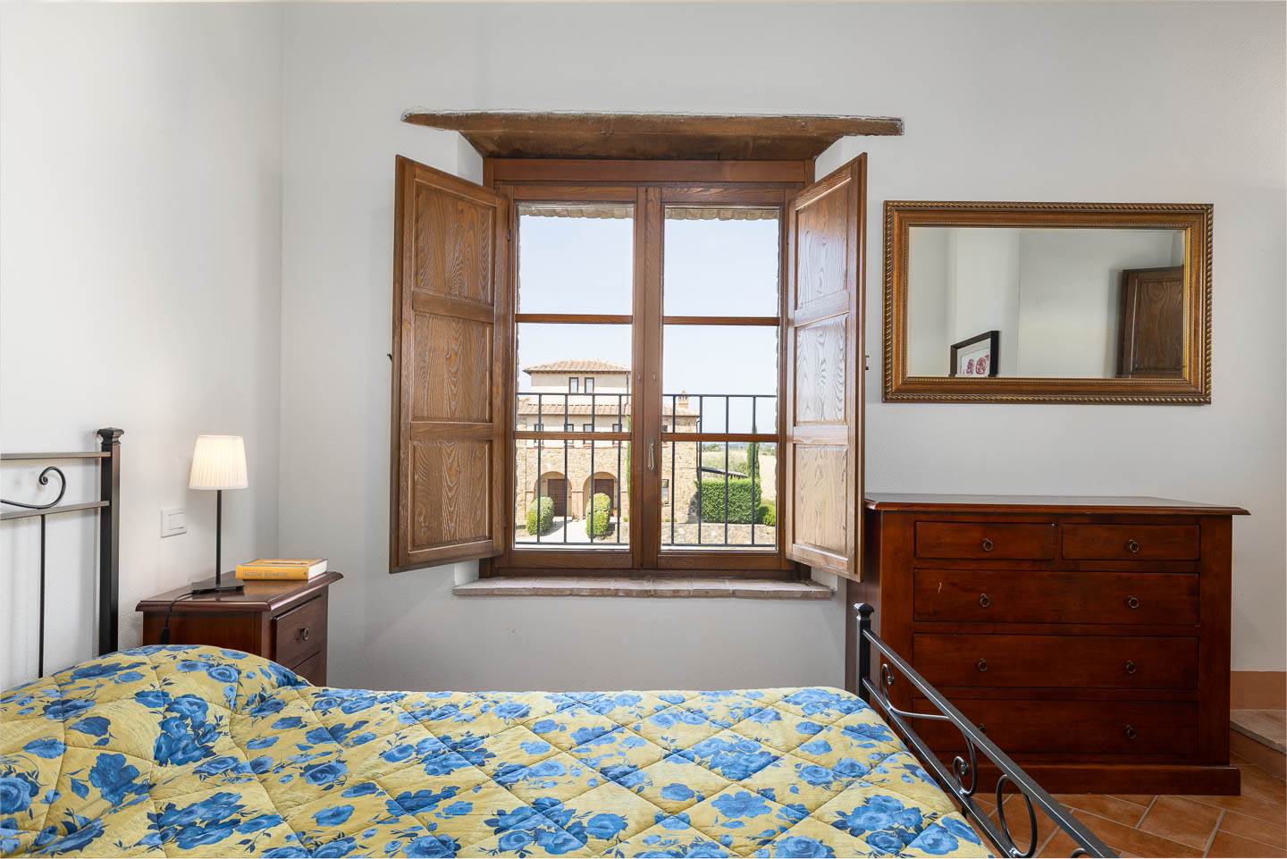 Rustico casale a Montalcino con 4 locali di 125 m2 - Foto