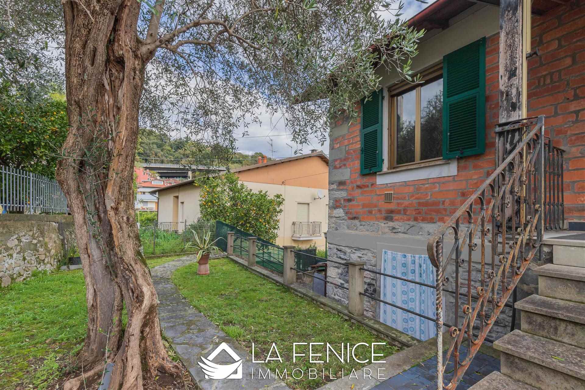 Appartamento a La spezia con 5 locali di 115 m2 - Foto Appartamento a La spezia con 5 locali di 115 m2 - Foto