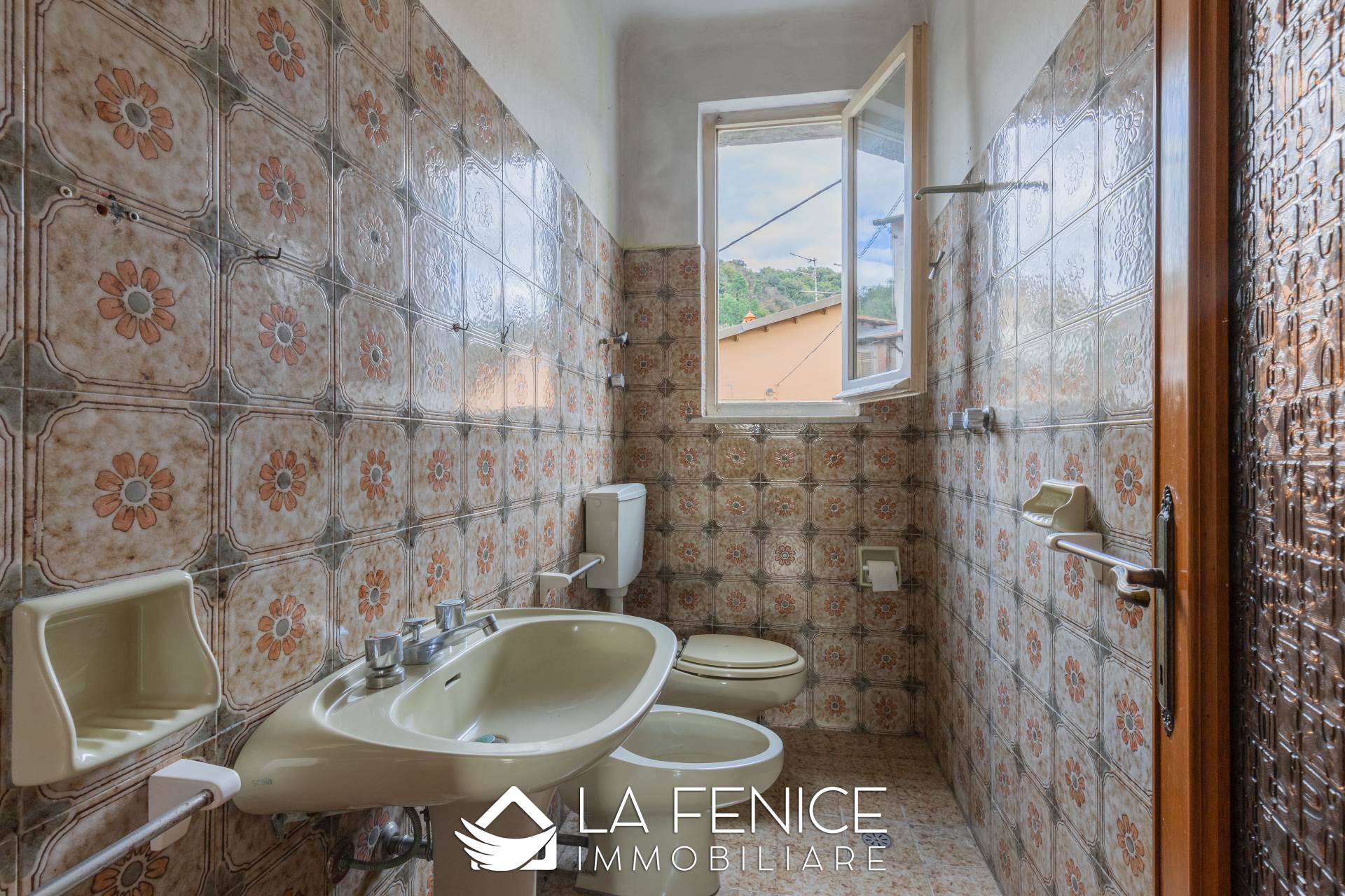 Appartamento a La spezia con 5 locali di 115 m2 - Foto Appartamento a La spezia con 5 locali di 115 m2 - Foto