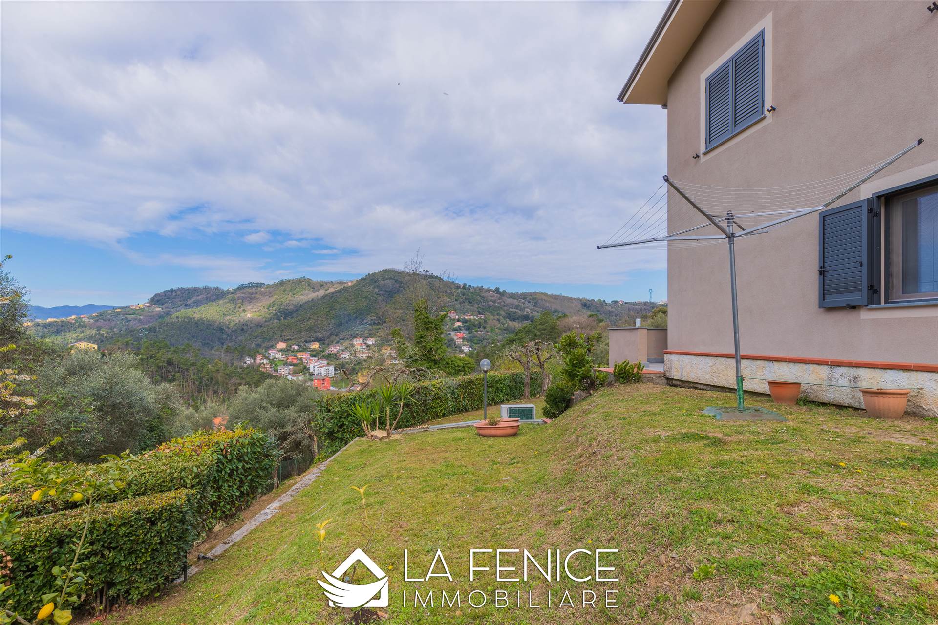 Villa a Vezzano ligure con 12 locali di 264 m2 - Foto