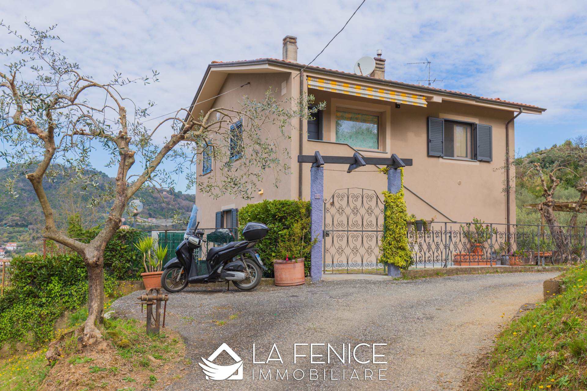 Villa a Vezzano ligure con 12 locali di 264 m2 - Foto