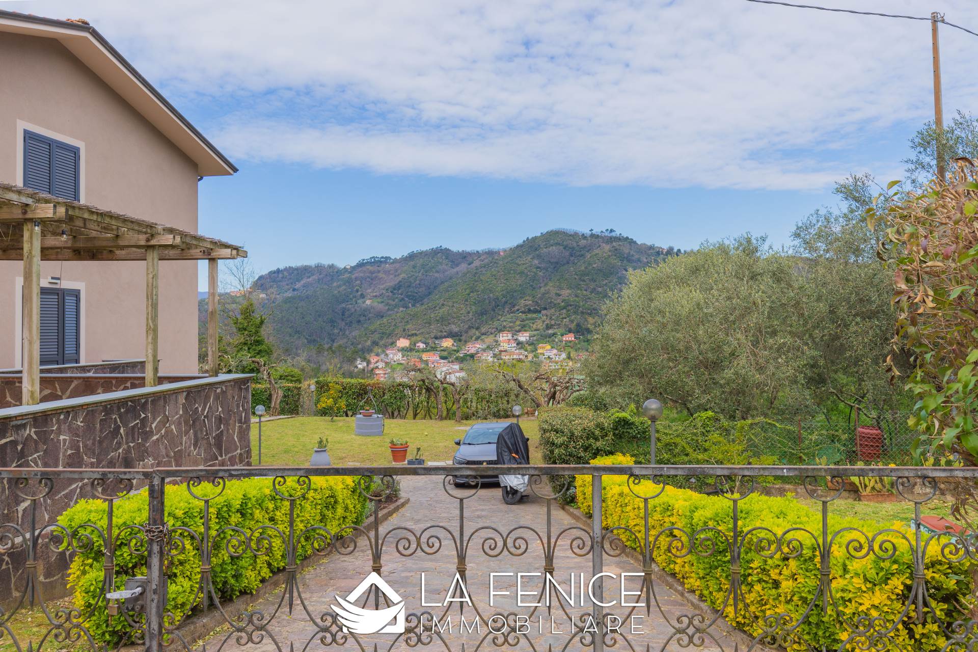 Villa a Vezzano ligure con 12 locali di 264 m2 - Foto