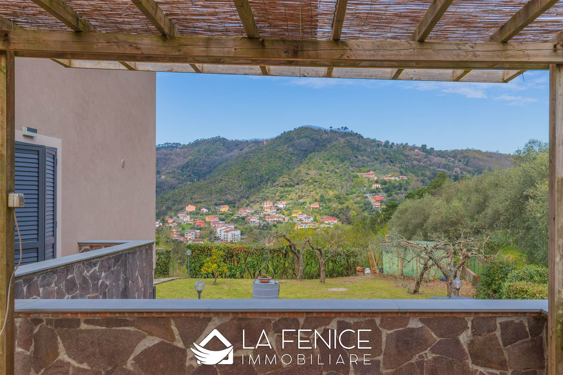 Villa a Vezzano ligure con 12 locali di 264 m2 - Foto