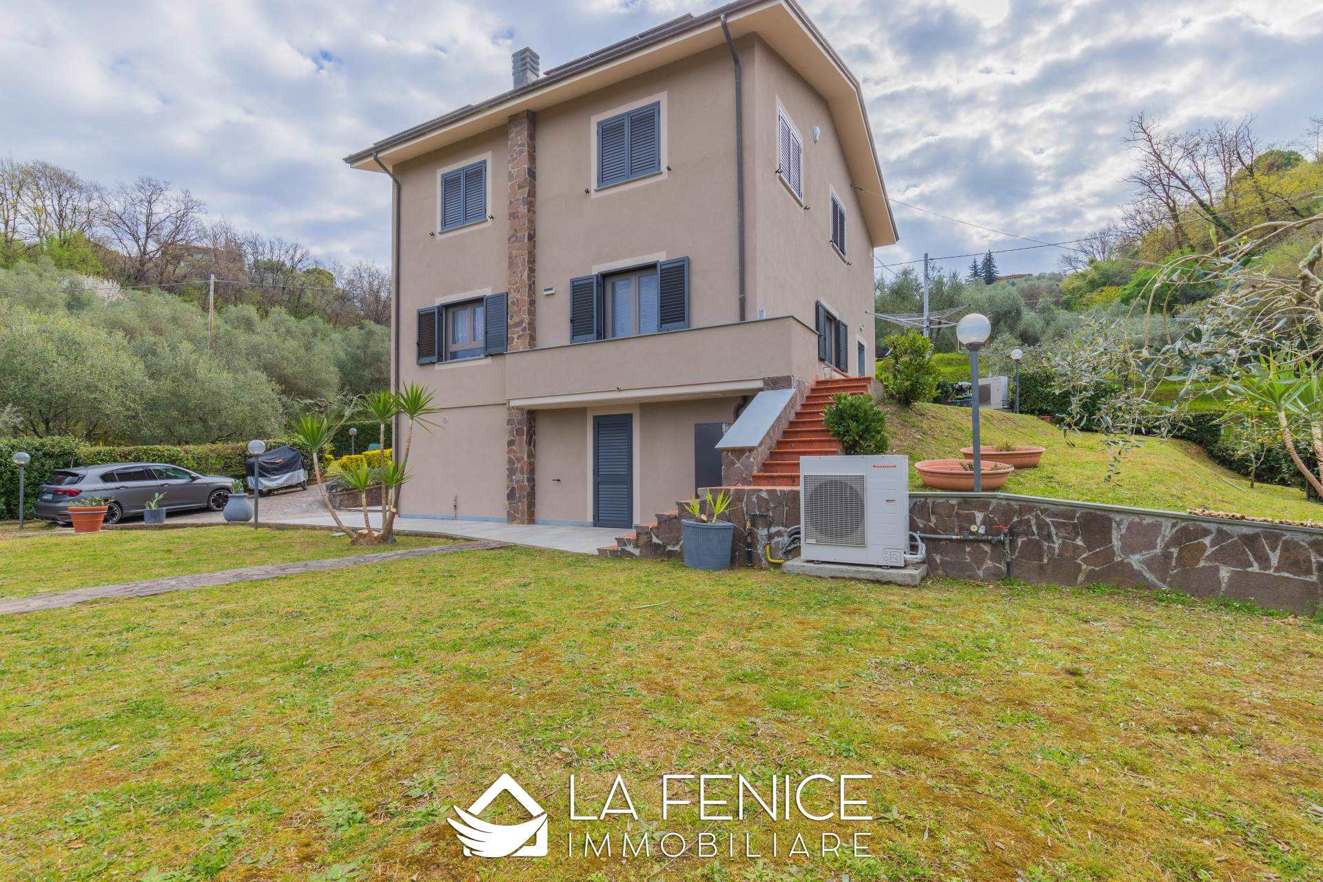 Villa a Vezzano ligure con 12 locali di 264 m2 - Foto