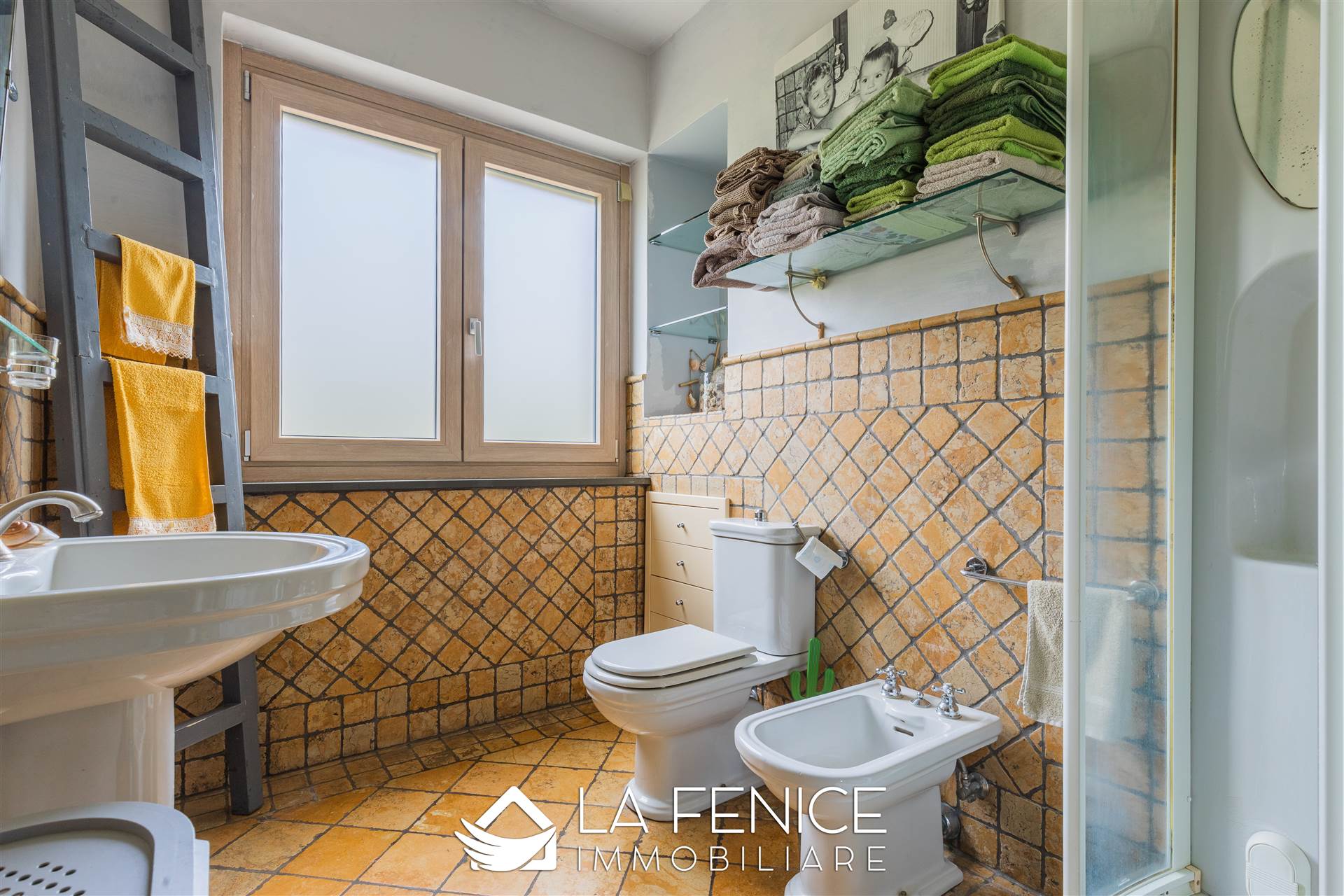 Villa a Vezzano ligure con 12 locali di 264 m2 - Foto