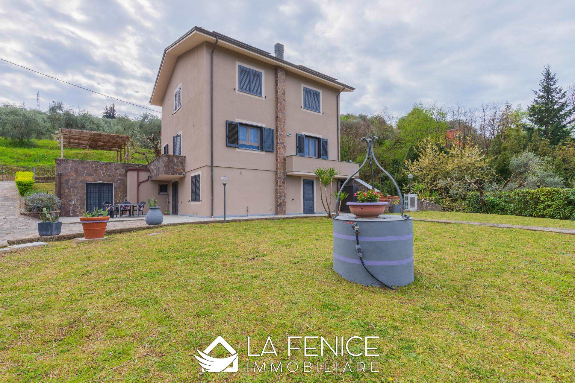 Villa a Vezzano ligure con 12 locali di 264 m2 - Foto