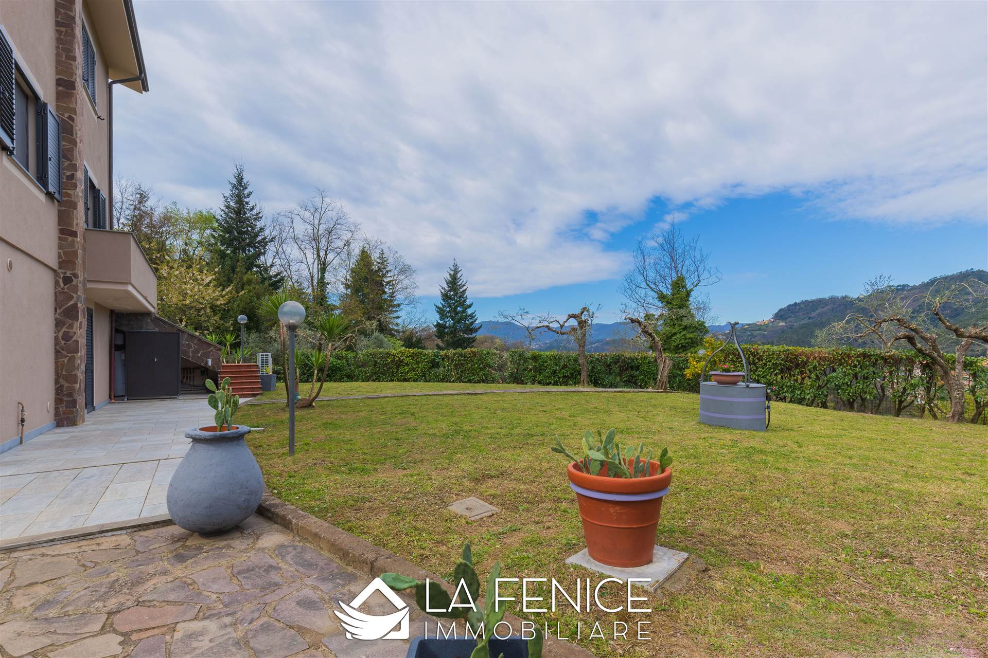 Villa a Vezzano ligure con 12 locali di 264 m2 - Foto