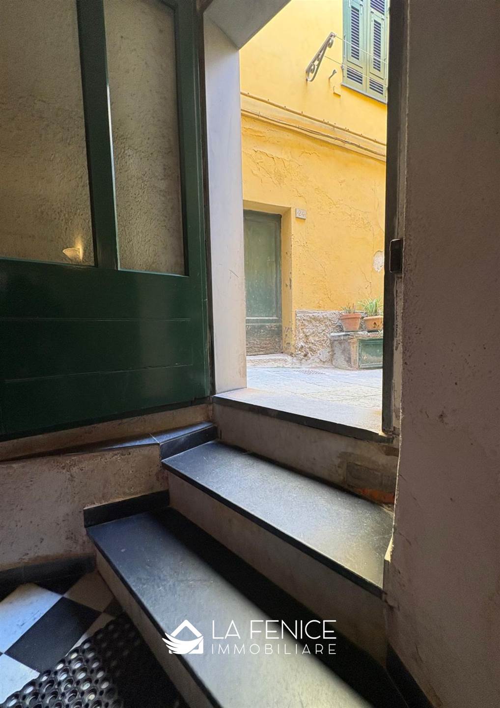 Magazzino a Vernazza con 1 locali di 35 m2 - Foto