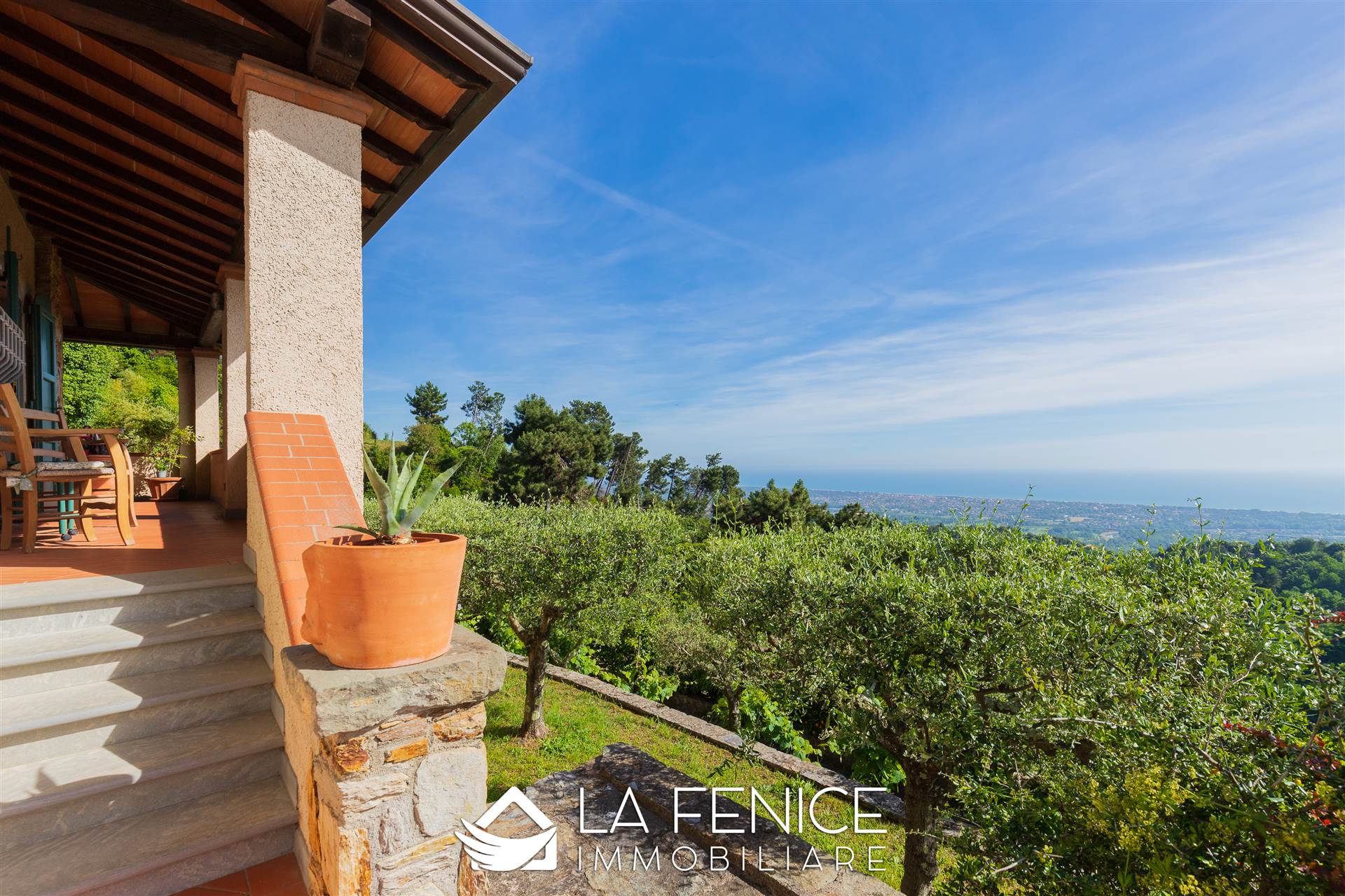 Villa a Montignoso con 8 locali di 400 m2 - Foto