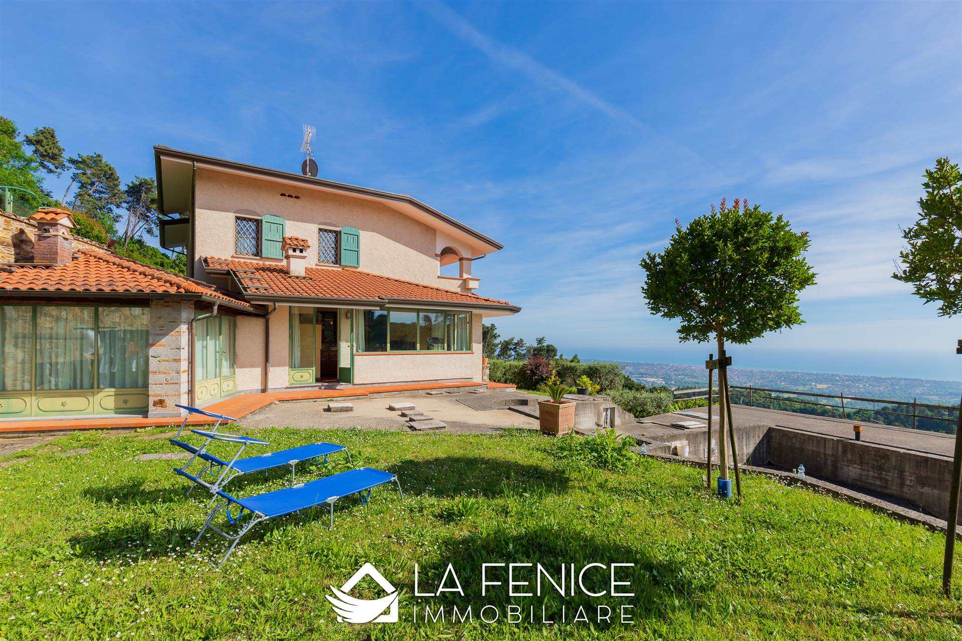 Villa a Montignoso con 8 locali di 400 m2 - Foto