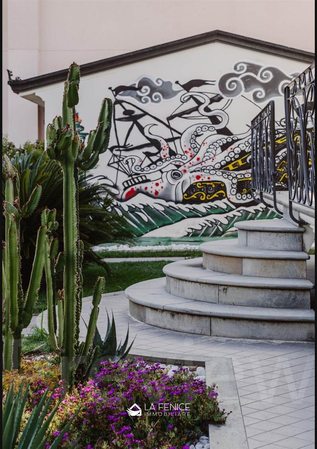 Villa a Montignoso con 7 locali di 236 m2 - Foto