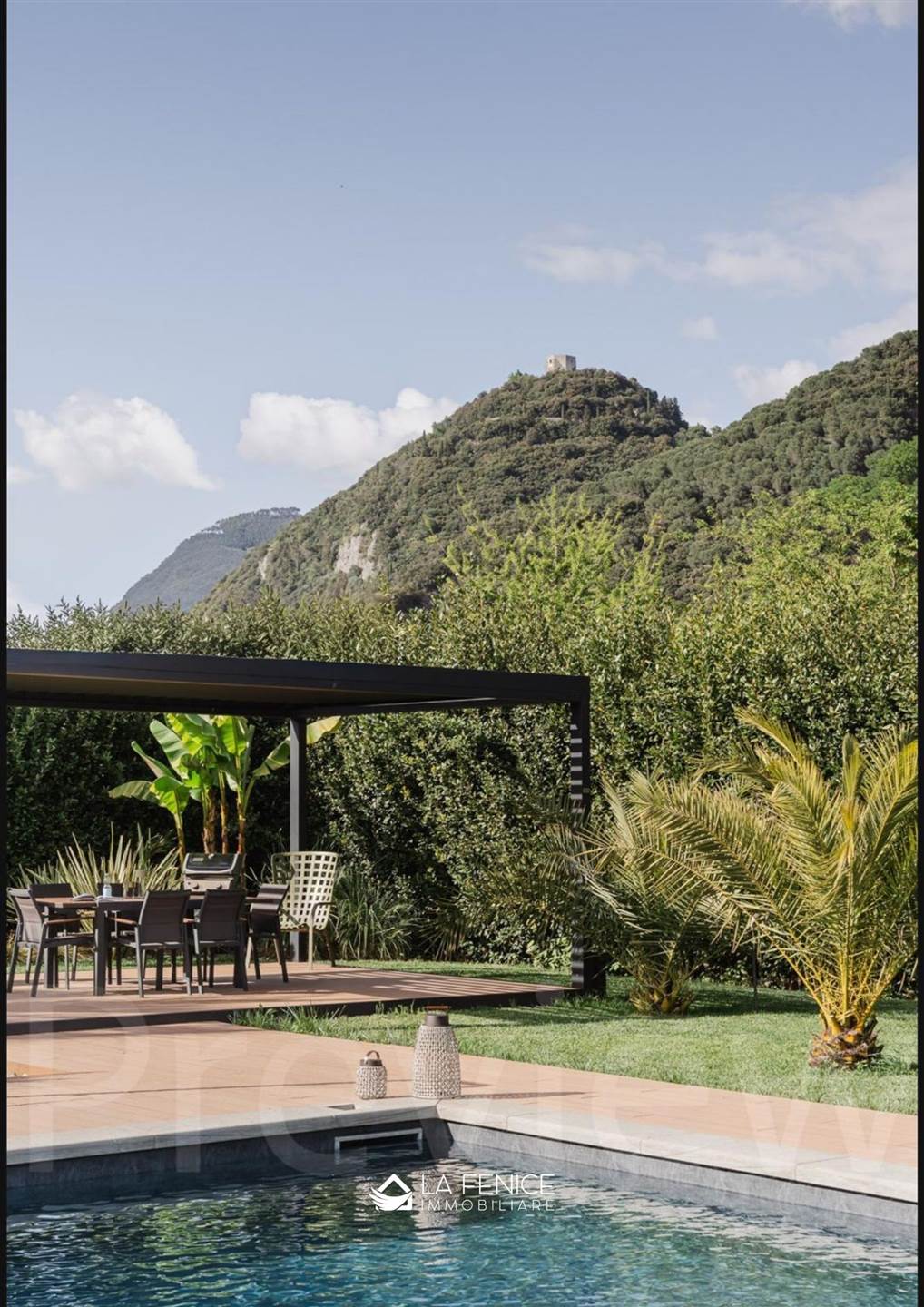 Villa a Montignoso con 7 locali di 236 m2 - Foto