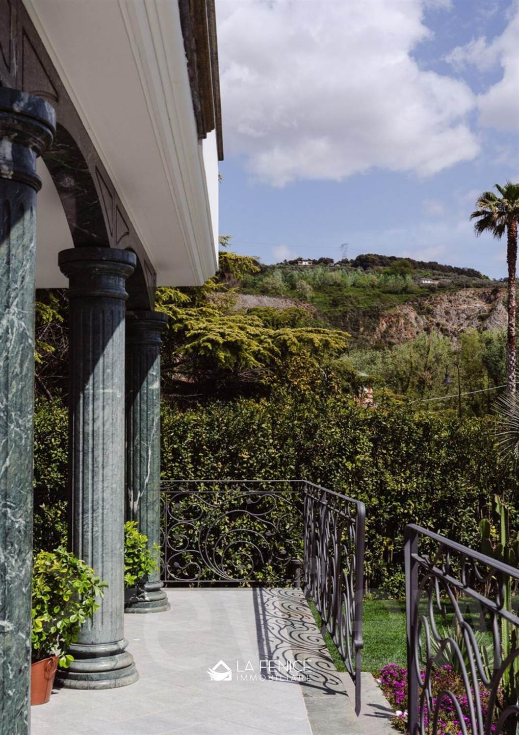 Villa a Montignoso con 7 locali di 236 m2 - Foto