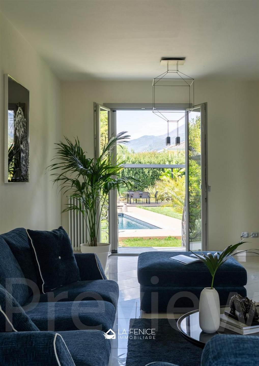 Villa a Montignoso con 7 locali di 236 m2 - Foto