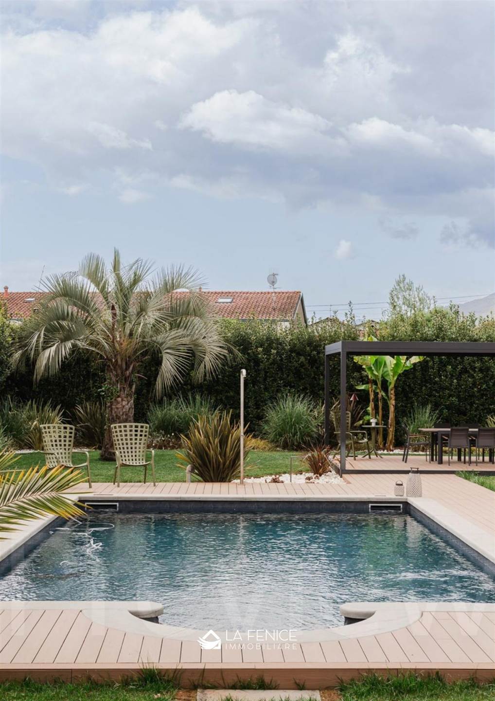 Villa a Montignoso con 7 locali di 236 m2 - Foto