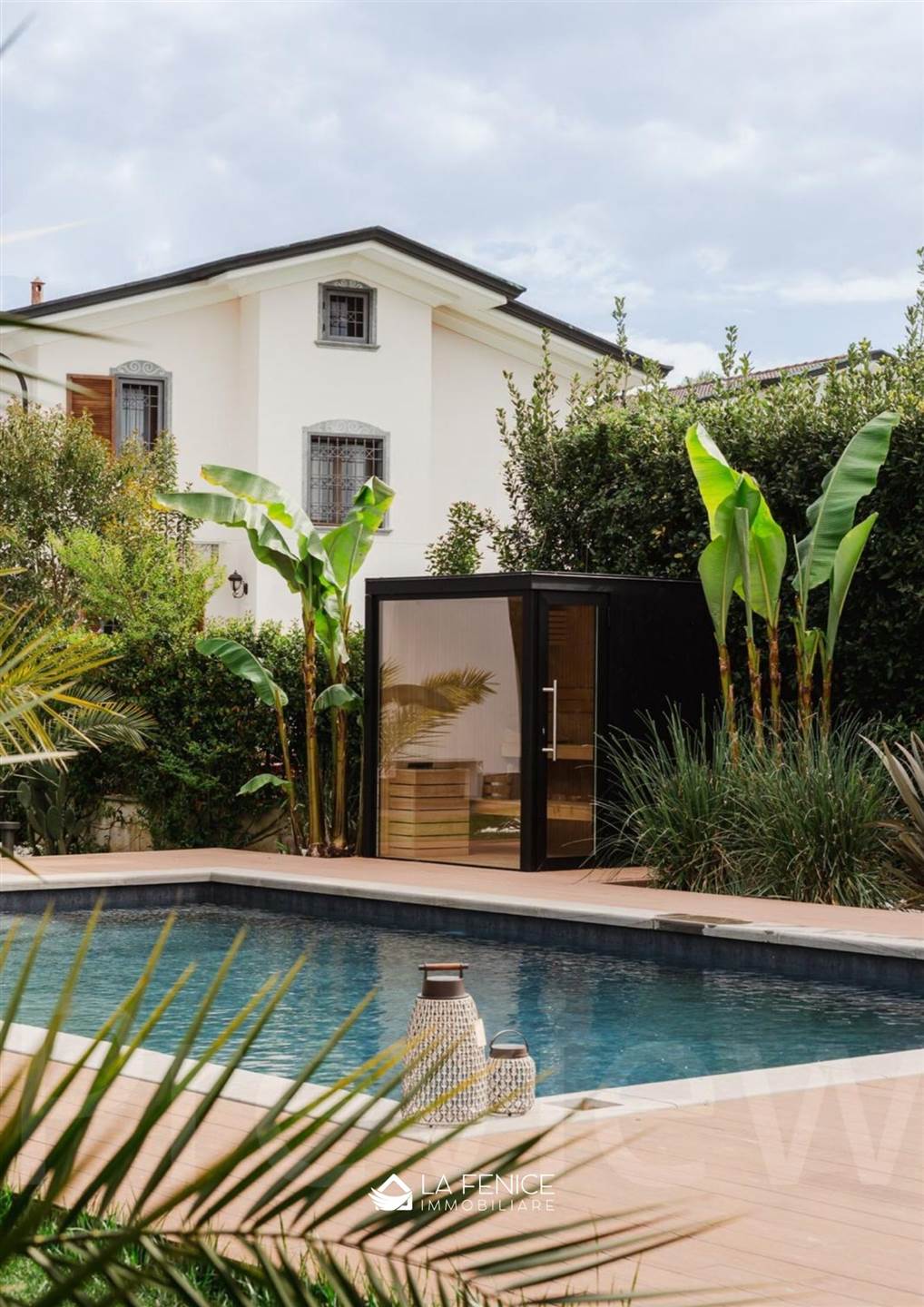 Villa a Montignoso con 7 locali di 236 m2 - Foto